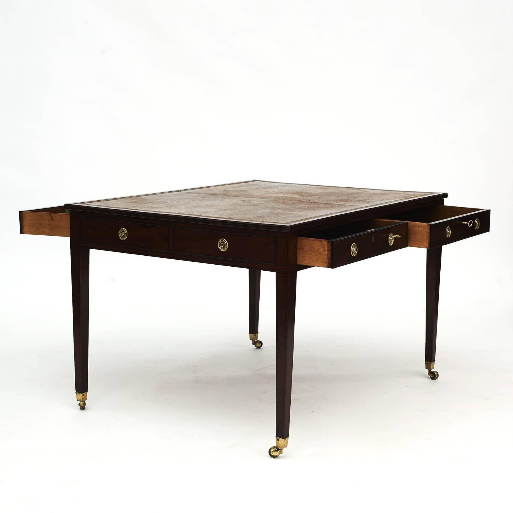 English Regency Partners Desk in Mahogany with Leather Top, England, 1810-1820 In Good Condition In Kastrup, DK