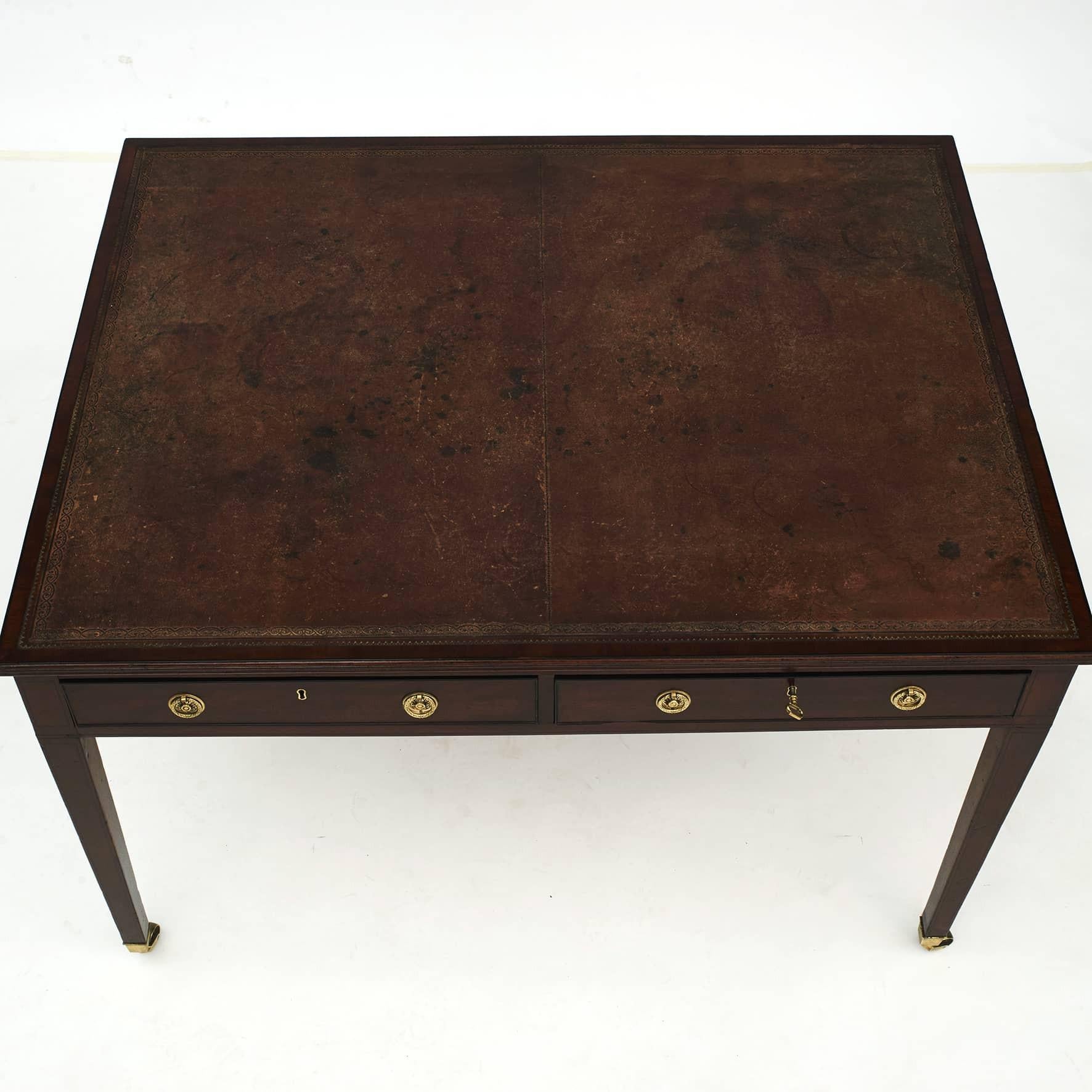 19th Century English Regency Partners Desk in Mahogany with Leather Top, England, 1810-1820