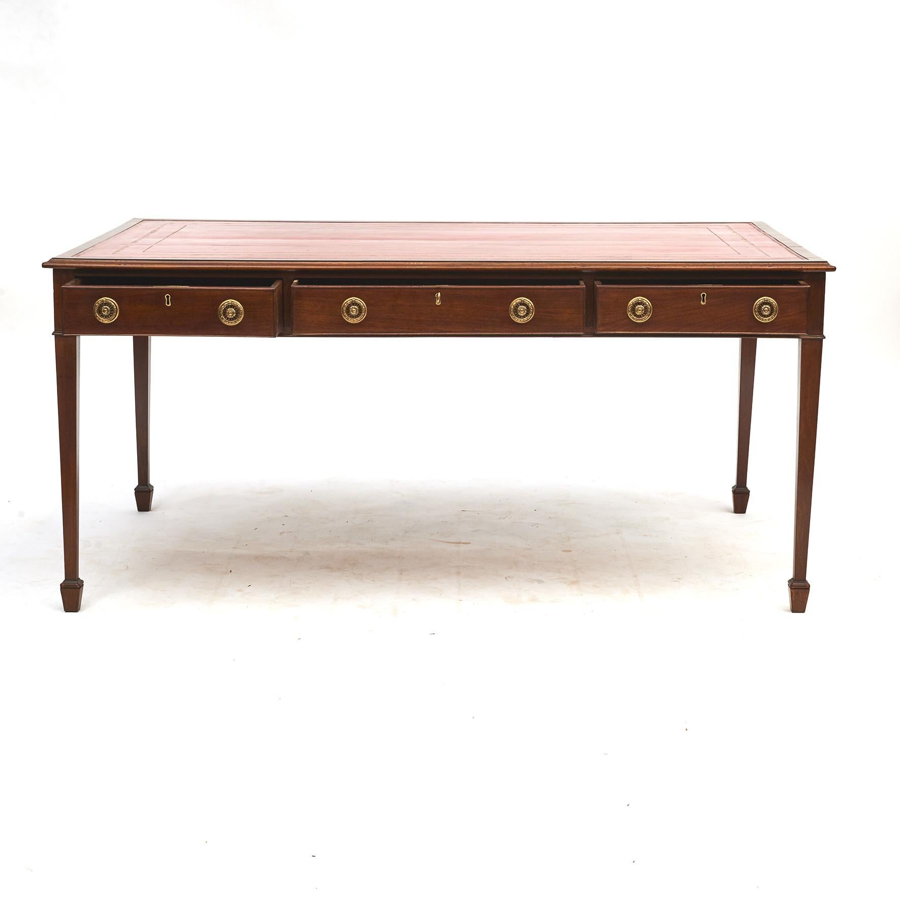 Regency partners desk.
Mahogany frame with a rouge leather and gilded trim top, three drawers on each side standing on tapered legs ending in spade foot.
England, 1820-1830.
Newly polished, leather with beautiful patina consistent with age and