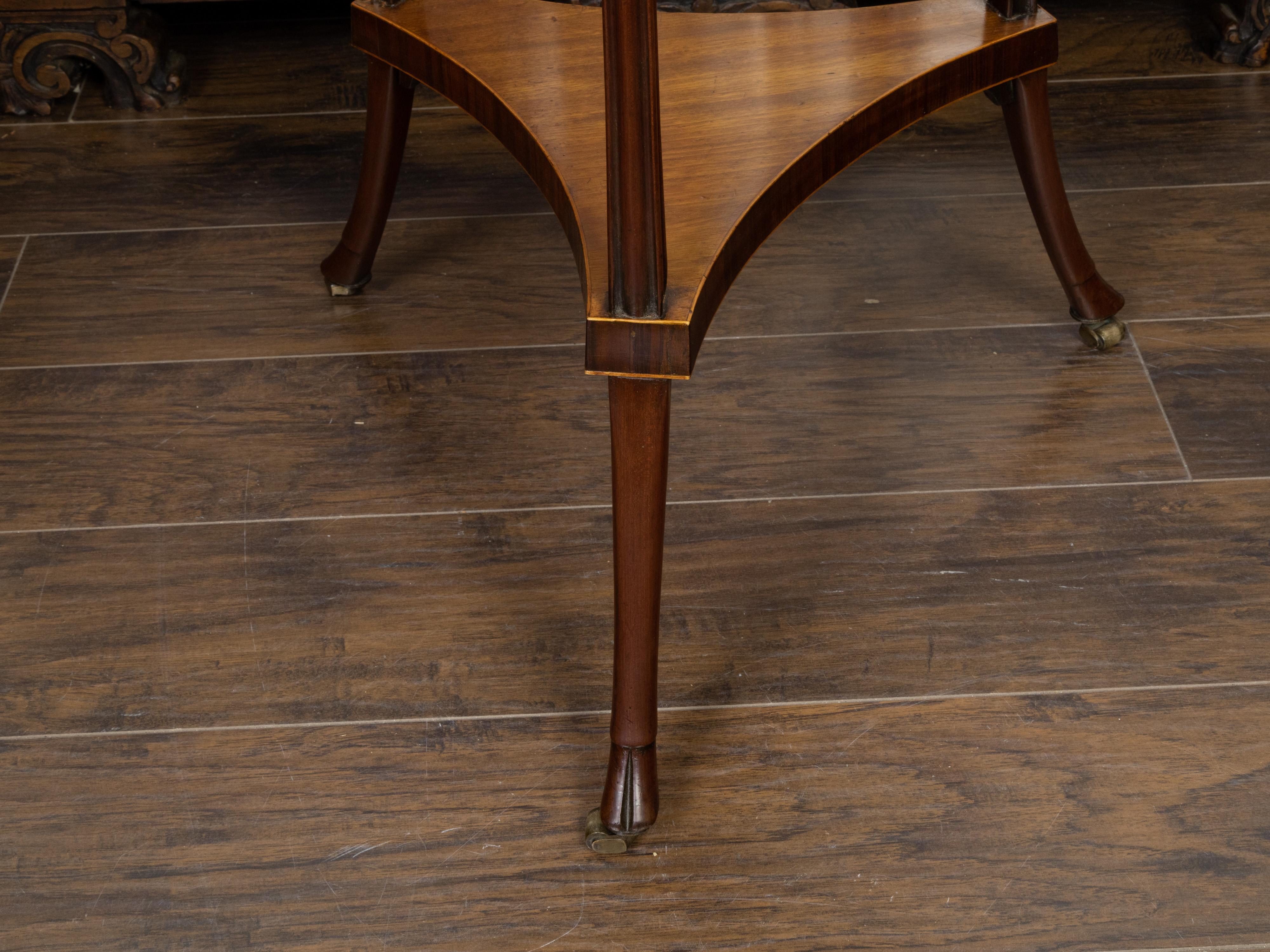 19th Century English Regency Period 1820s Mahogany Guéridon Table with Pie Crust Tray Top For Sale