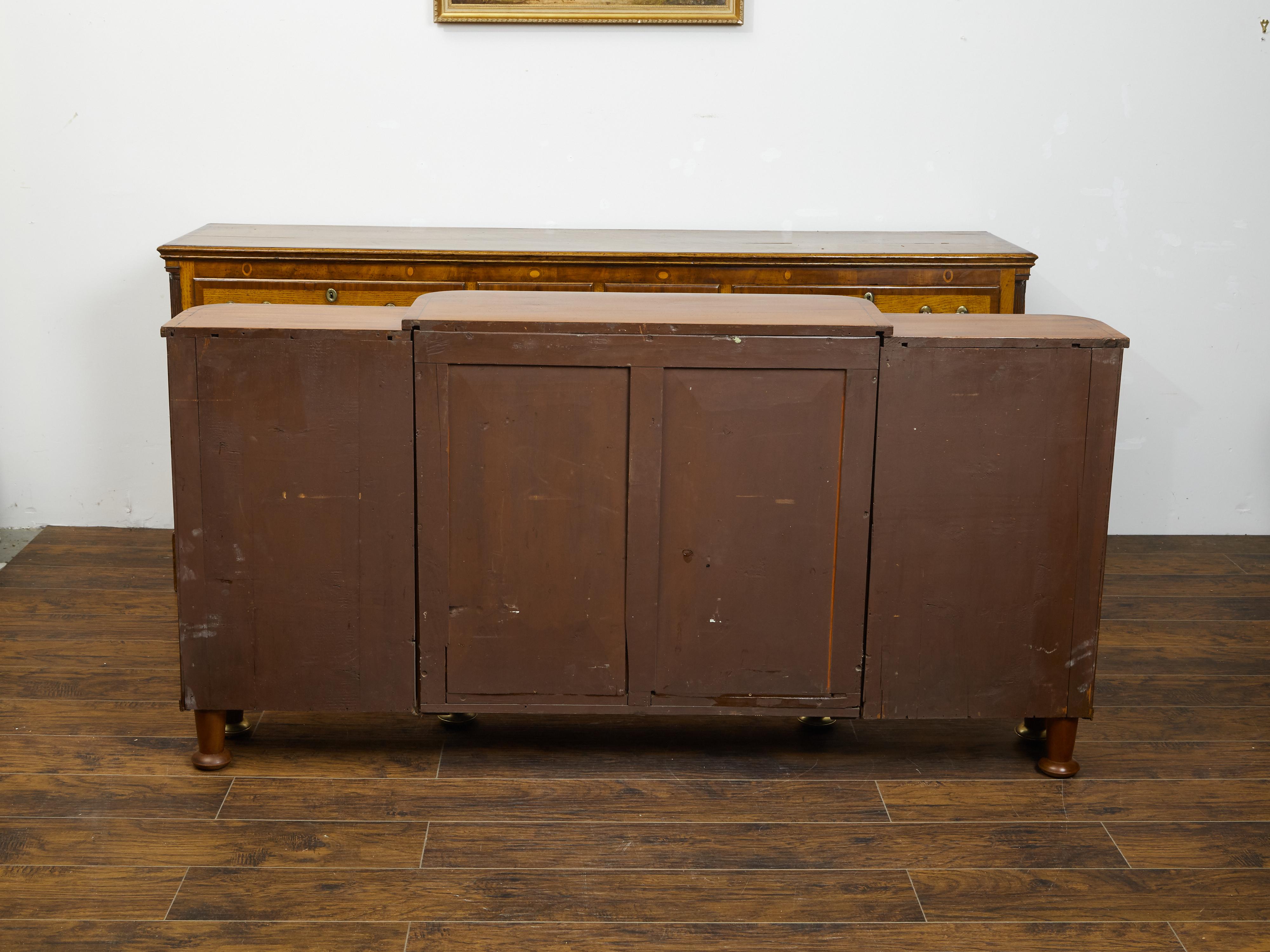 English Regency Period 1840s Mahogany Breakfront Buffet with Arrow Style Inlay For Sale 7