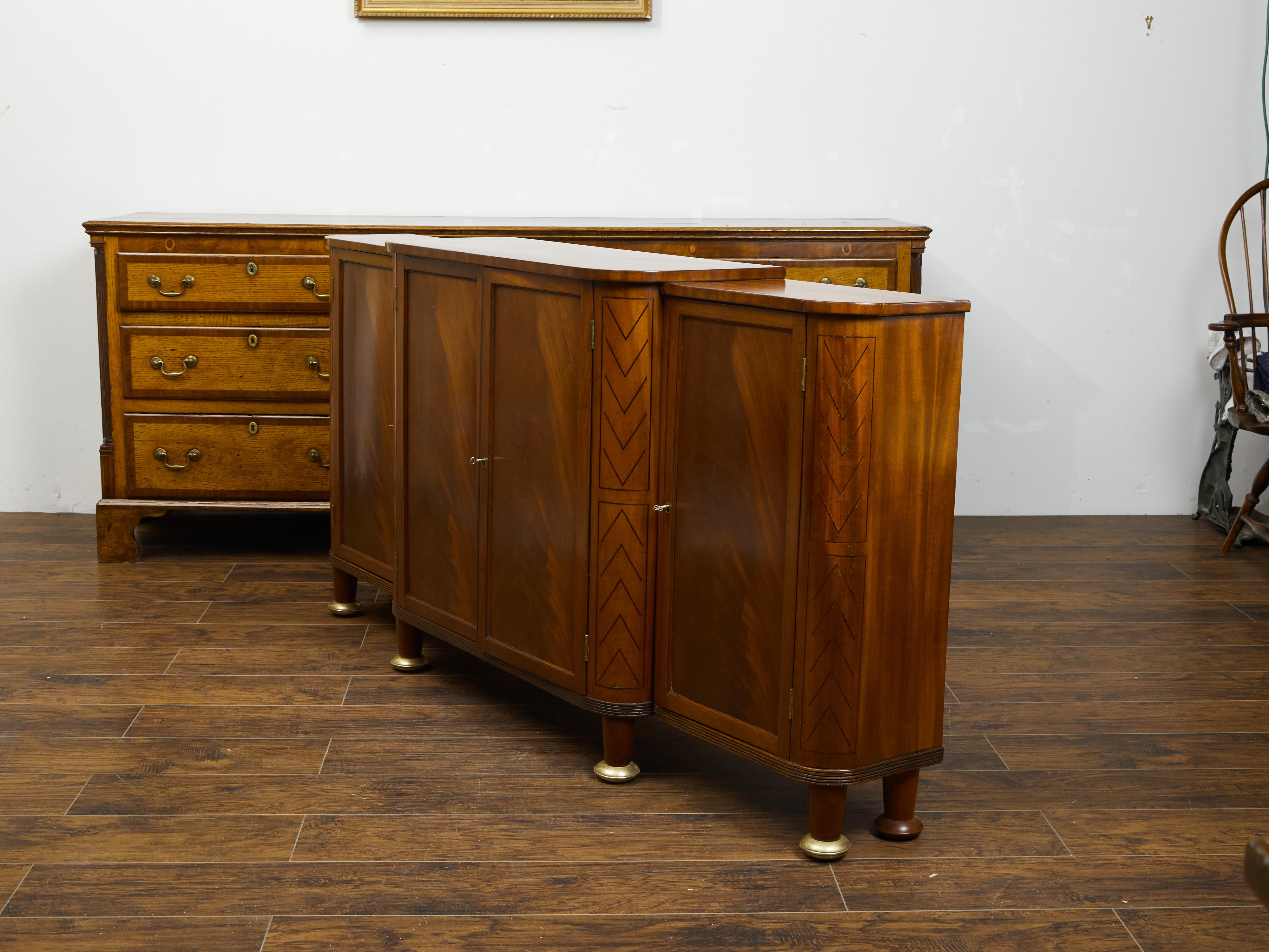 English Regency Period 1840s Mahogany Breakfront Buffet with Arrow Style Inlay For Sale 9