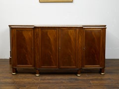 Buffet a due ante in mogano del periodo Regency inglese del 1840 con intarsi a forma di freccia
