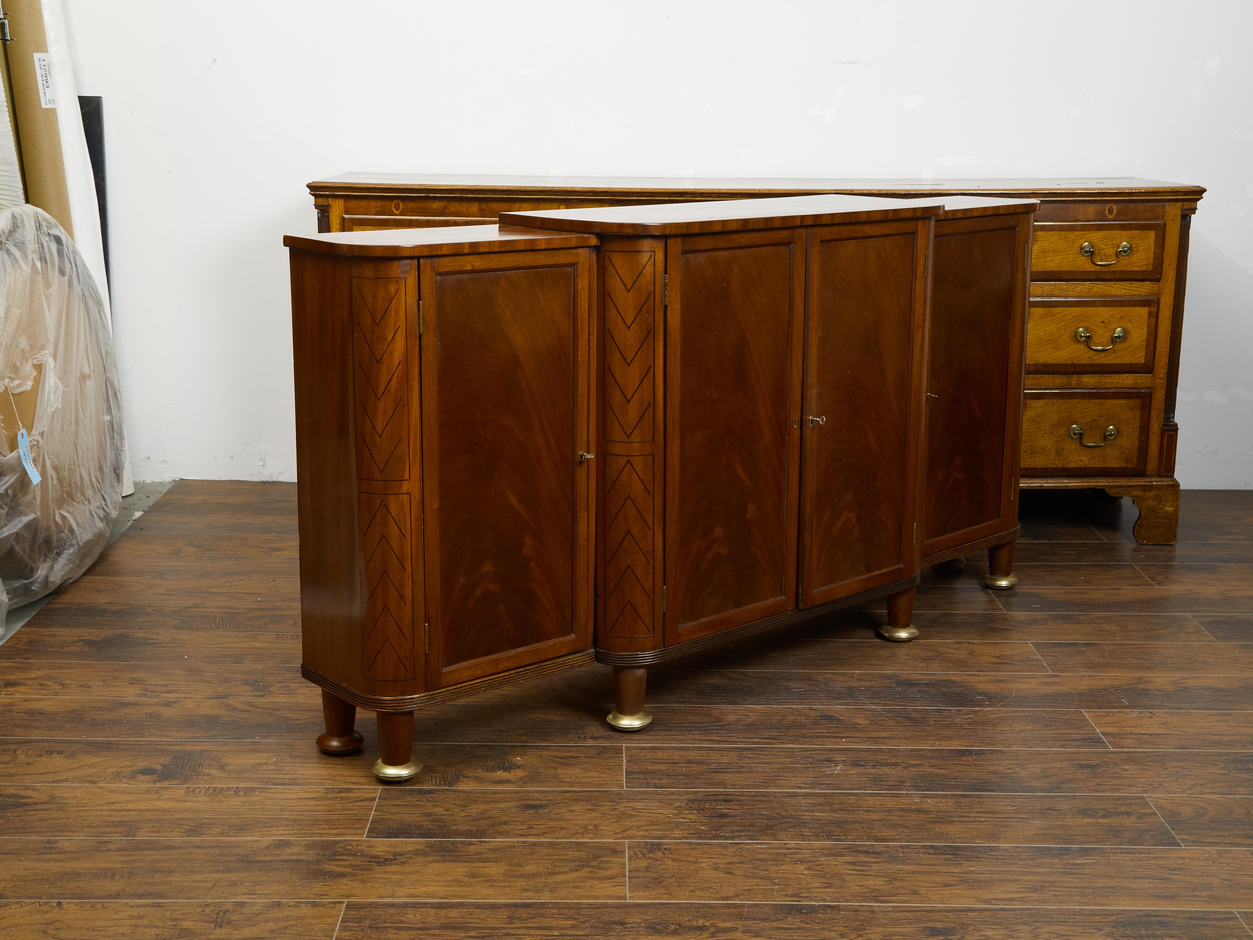 English Regency Period 1840s Mahogany Breakfront Buffet with Arrow Style Inlay For Sale 4