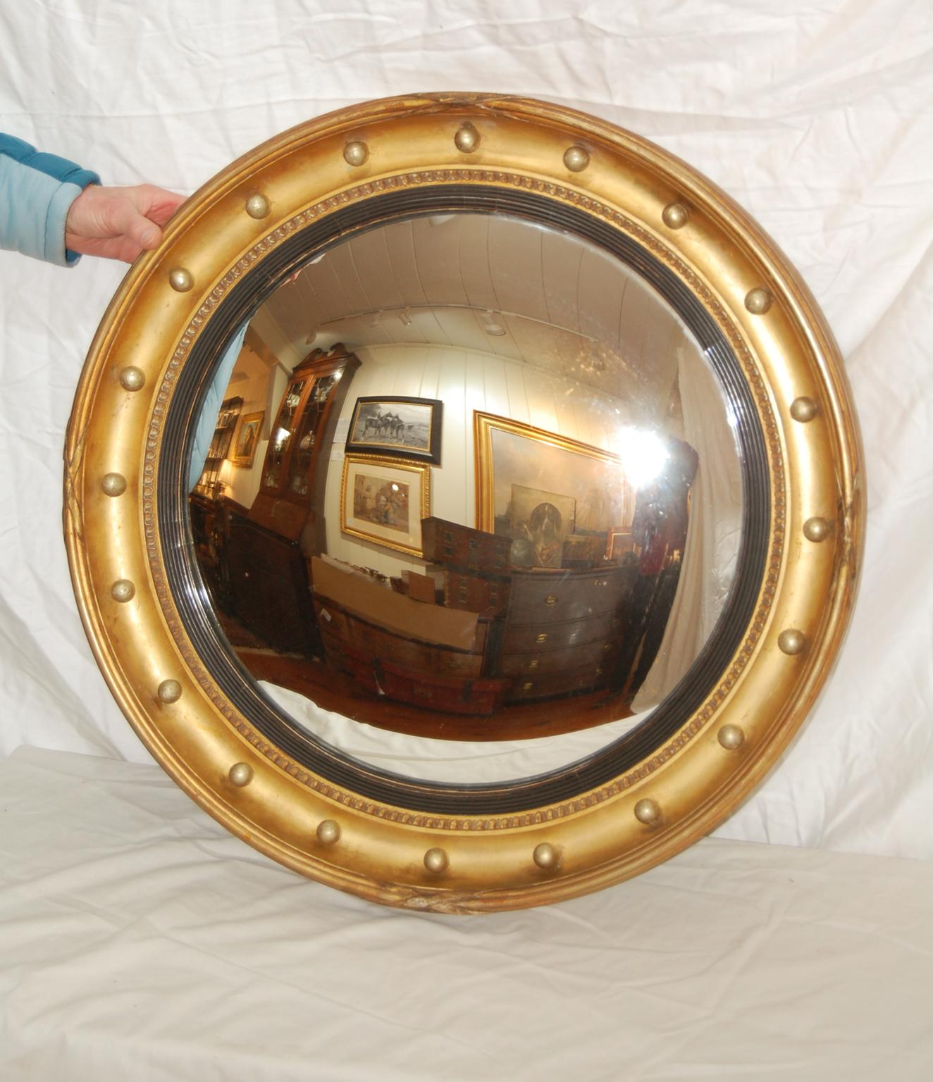 English Regency  Style  Round Convex Giltwood Mirror, circa 1850 In Good Condition In Wells, ME