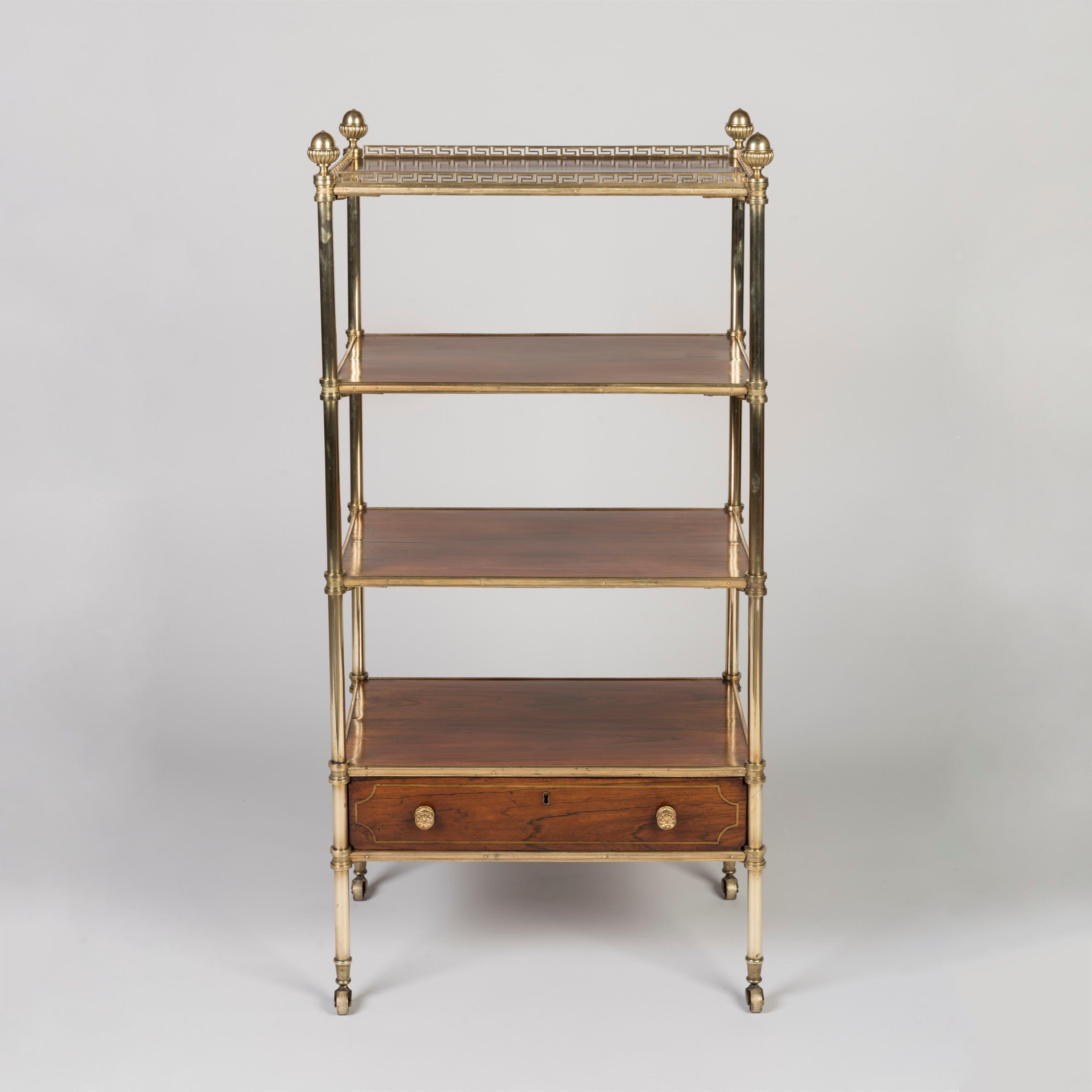 Anglais Étagère à 4 niveaux Goncalo Alves & Whatnot en laiton d'époque Régence anglaise en vente