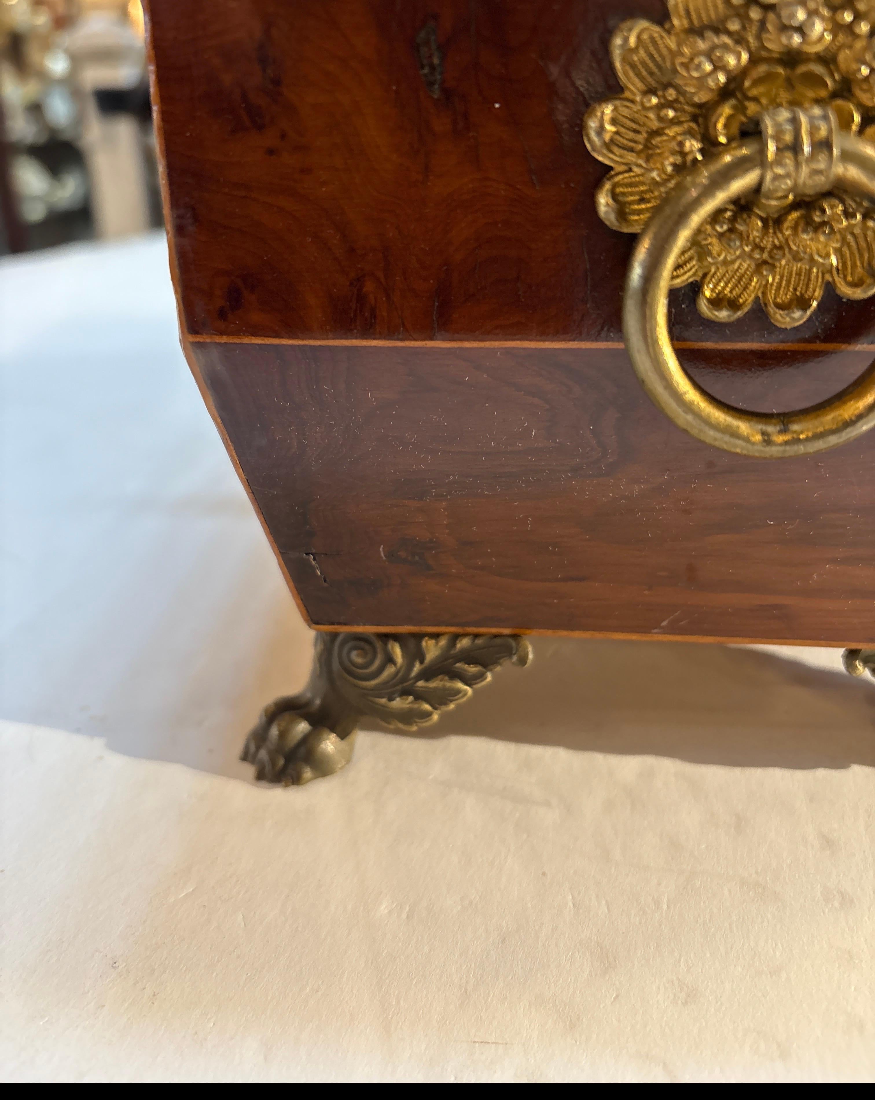 Boîte à thé en bois d'Amboyna d'époque Régence anglaise en vente 2