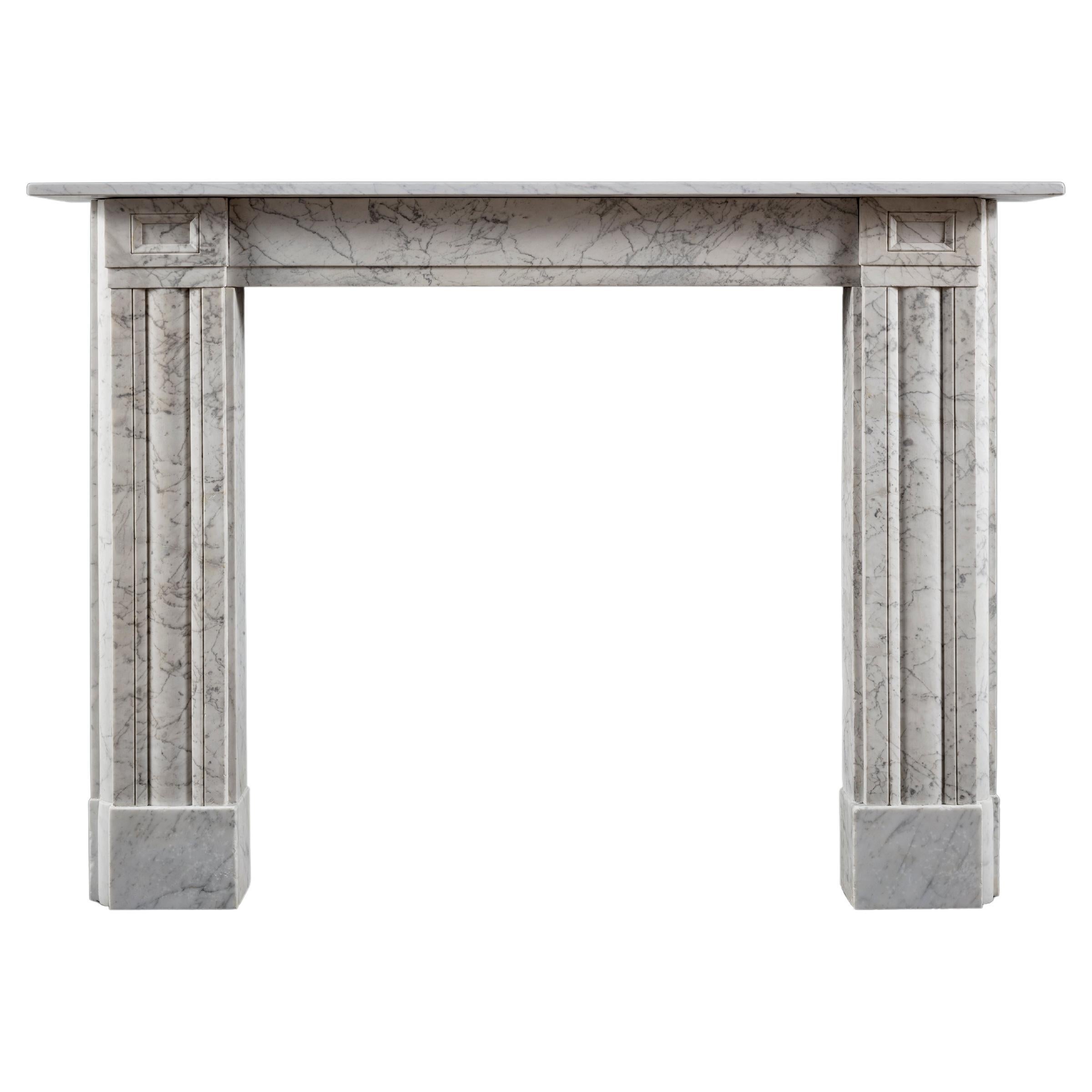 English Regency Period Carrara Marble Fireplace Surround In Good Condition For Sale In Twickenham, GB