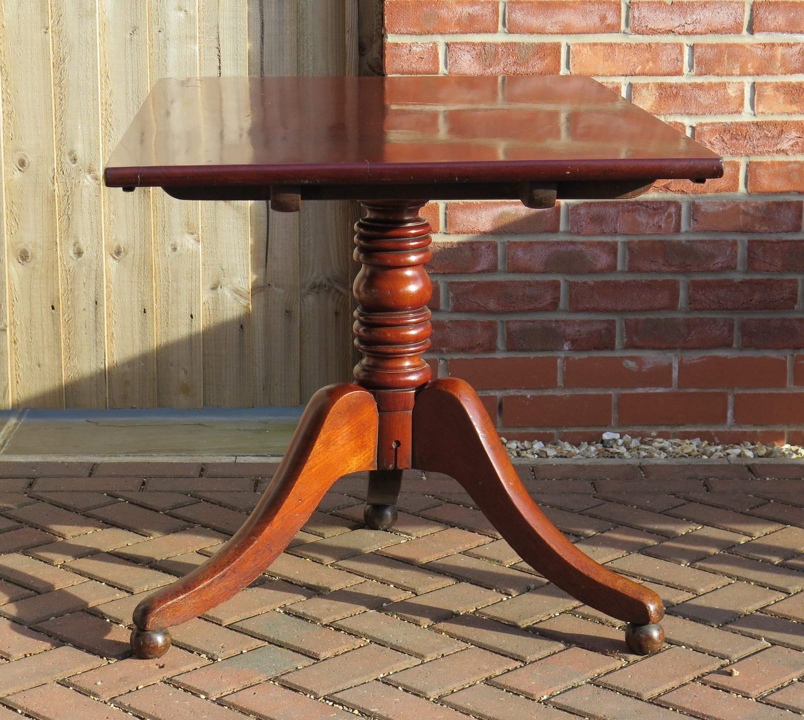 English Regency Period Extending Dining Table with centre pedestal,  Circa 1810 5