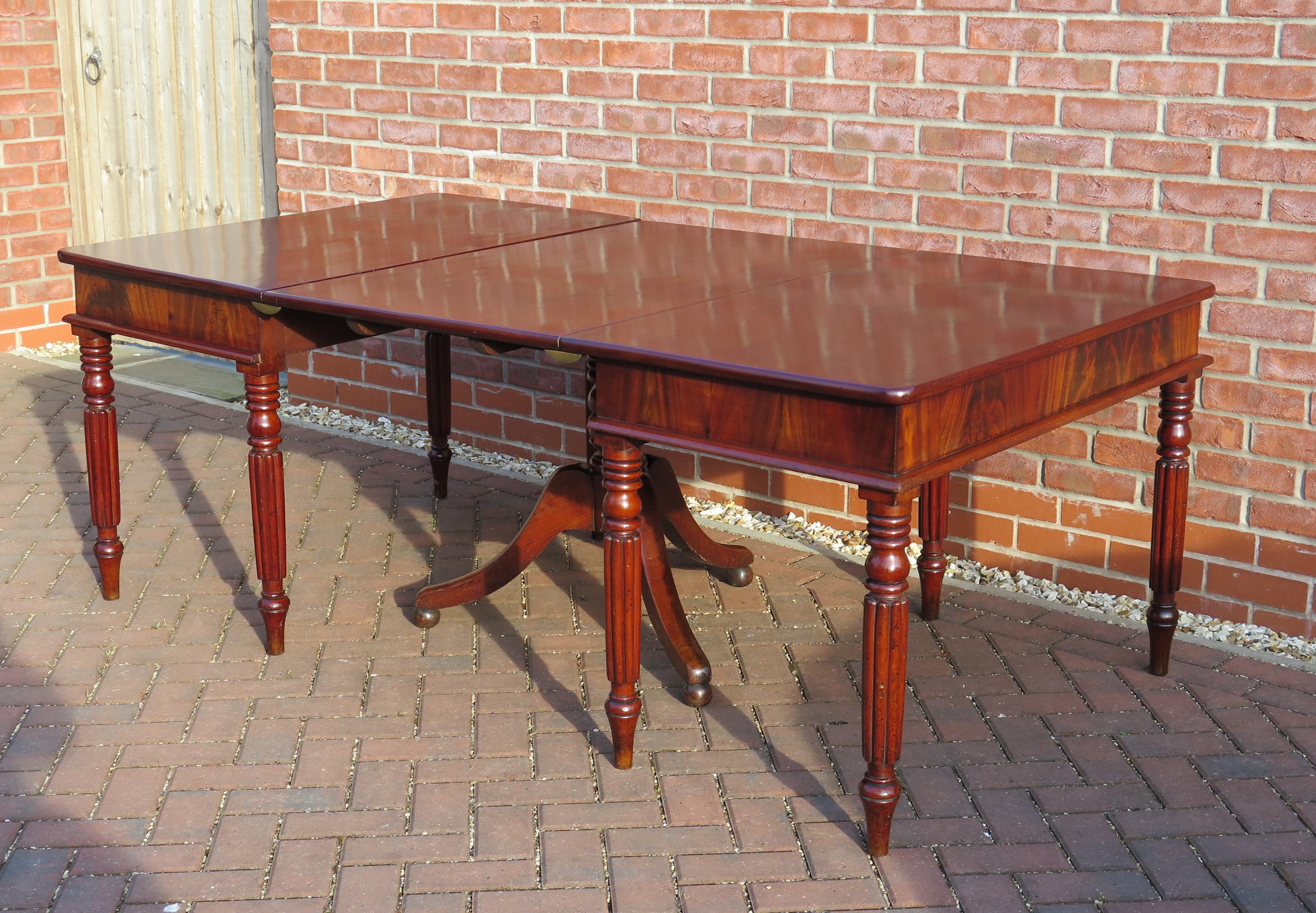 This is a good quality English Dining Table made from hardwood, in the period of George III, during the very early 19th Century, late Georgian, early Regency period. circa 1810.

This table will seat 8 people comfortably and an occasional 10 people,