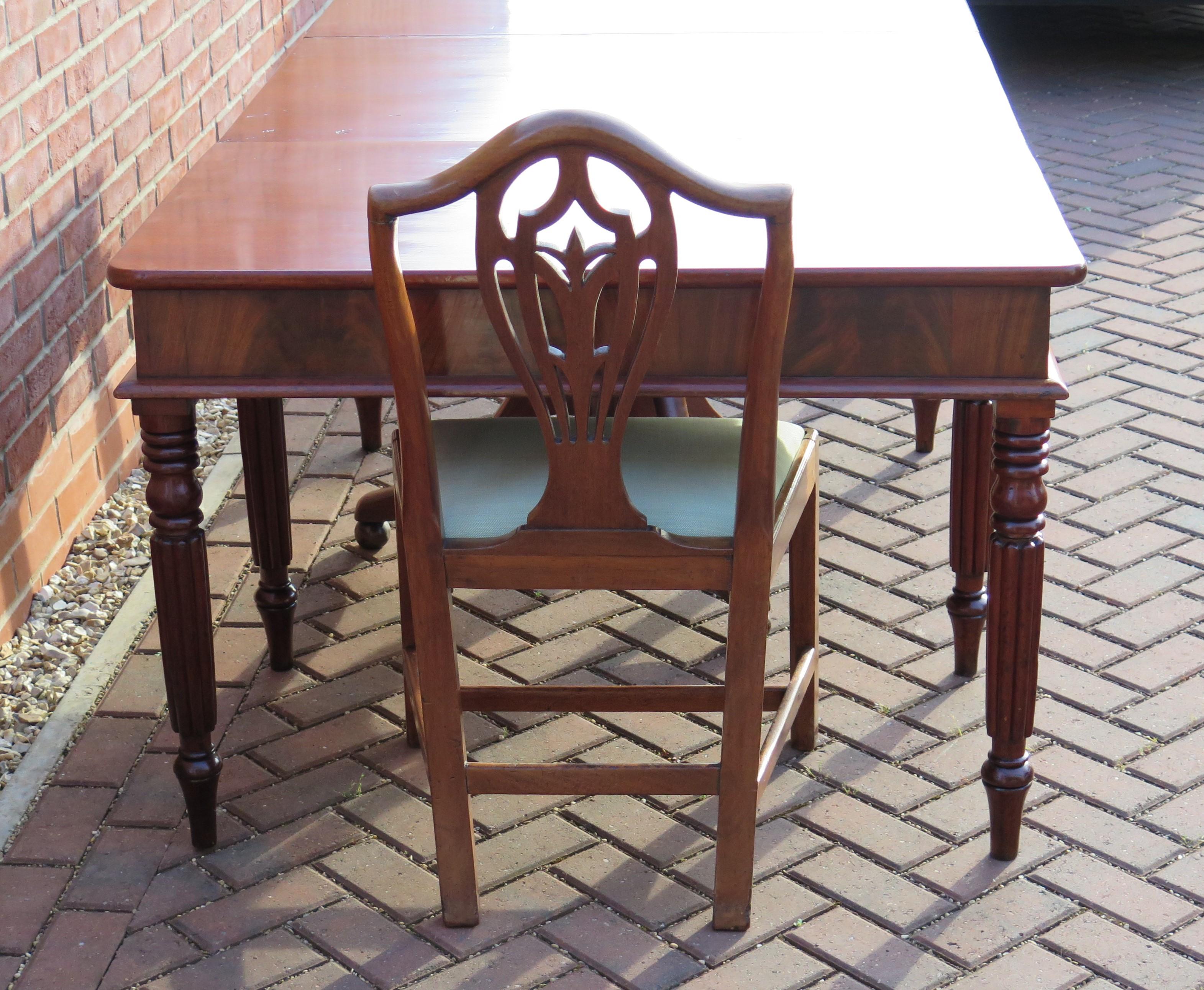 English Regency Period Extending Dining Table with centre pedestal,  Circa 1810 For Sale 13