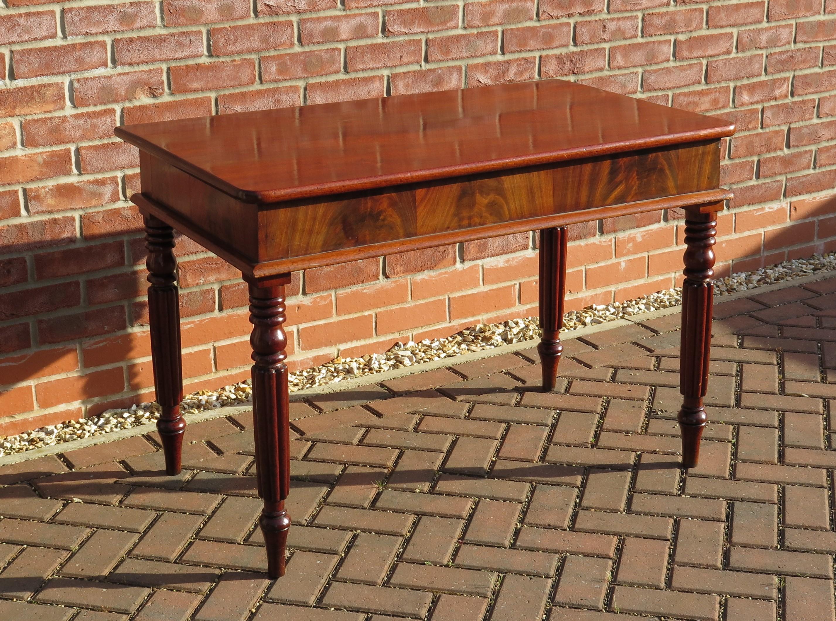 English Regency Period Extending Dining Table with centre pedestal,  Circa 1810 1