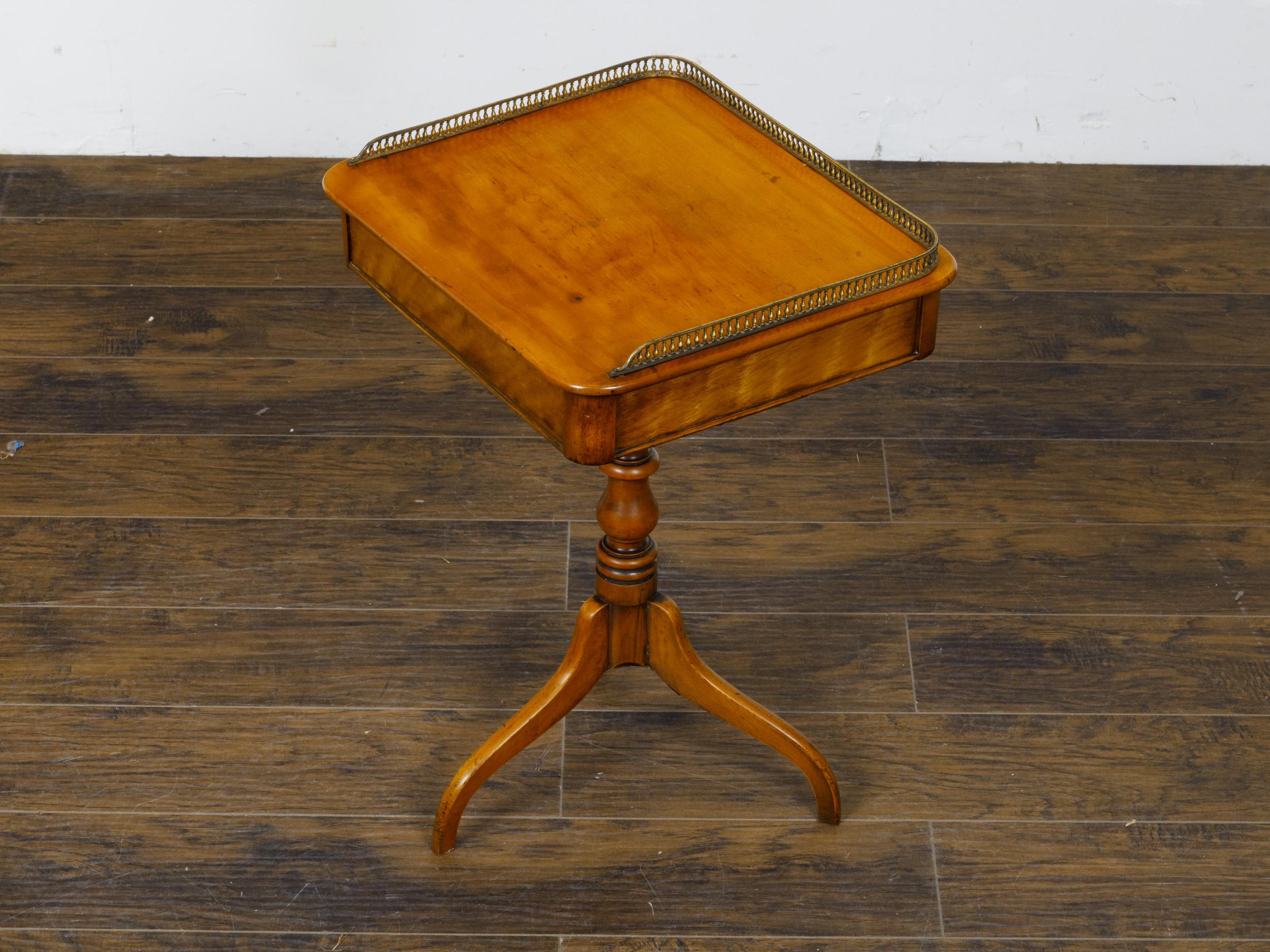 English Regency Period Fruitwood Guéridon Side Table with Pierced Brass Gallery For Sale 2