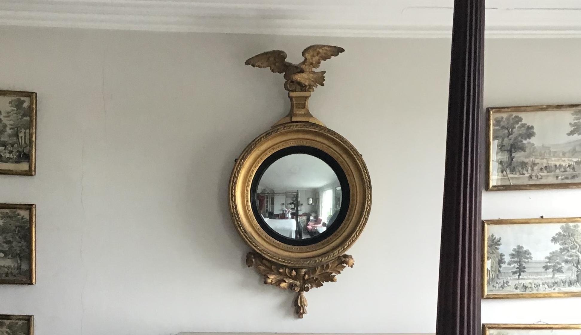 English Regency Period Giltwood Convex Wall Mirror with Eagle Crest For Sale 1