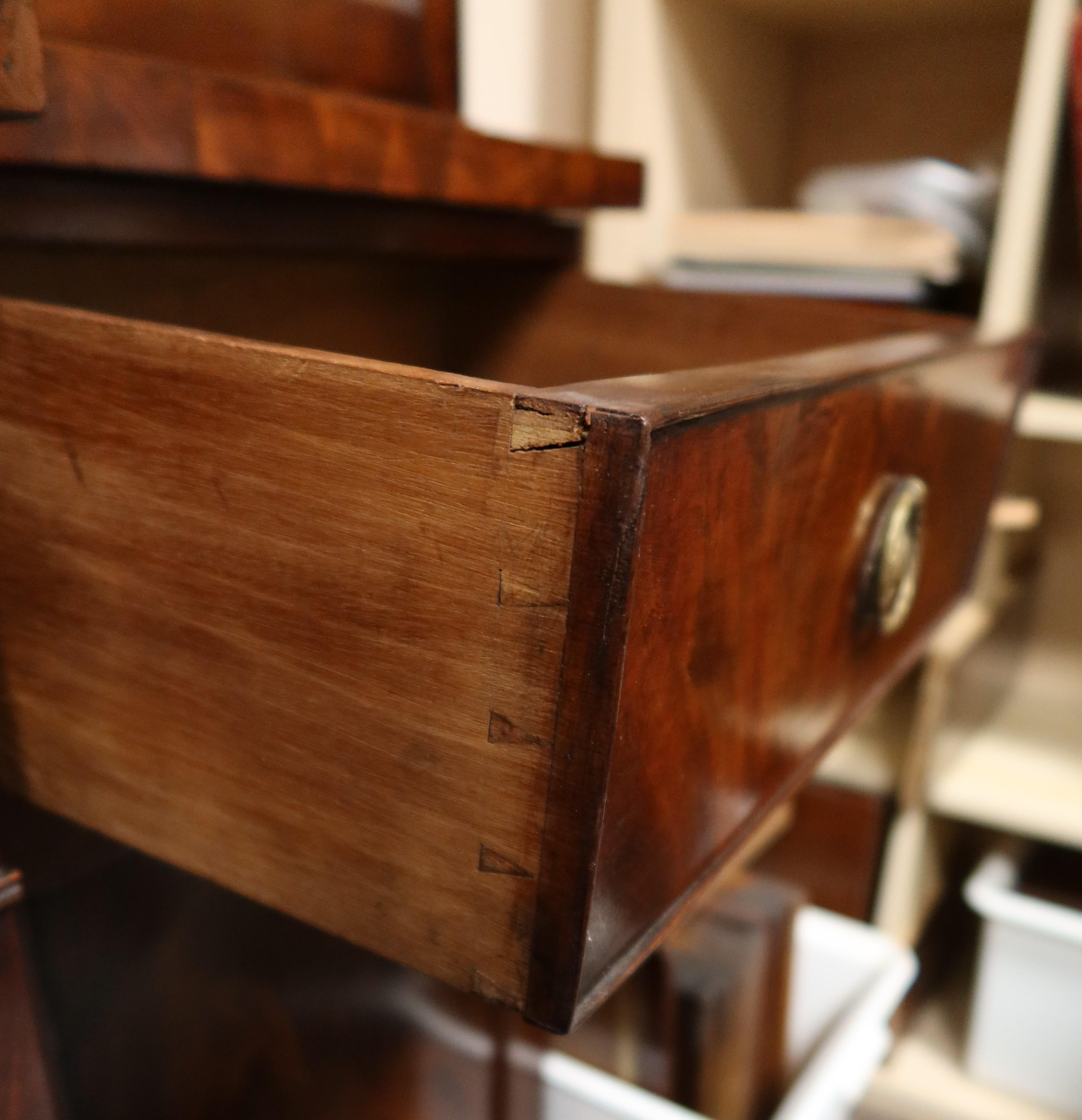 English Regency Period Mahogany Breakfront Bookcase of Smaller Scale, circa 1810 For Sale 1