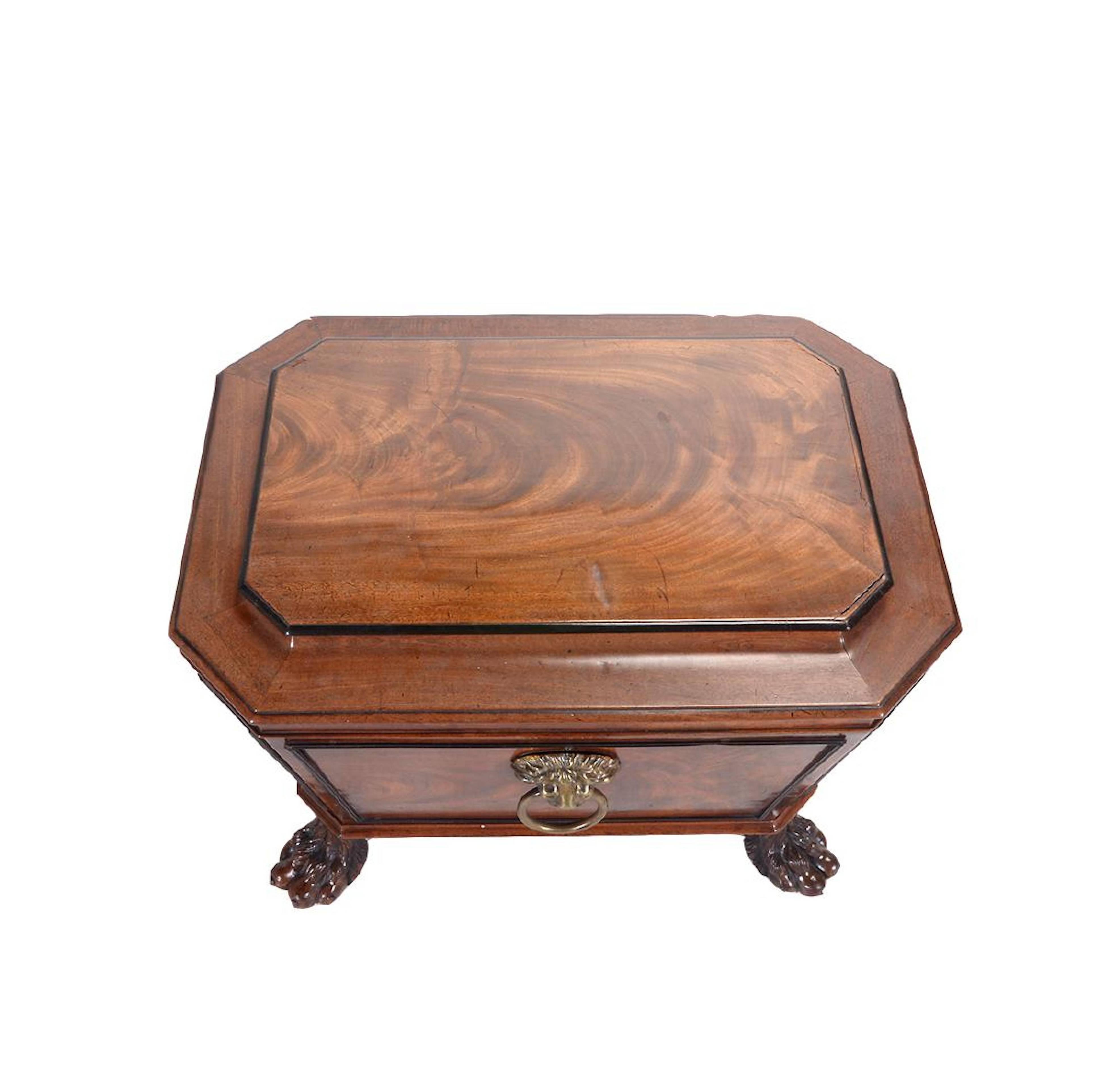 English Regency Period Mahogany Cellarette in the Style of Thomas Hope In Good Condition In Kinderhook, NY