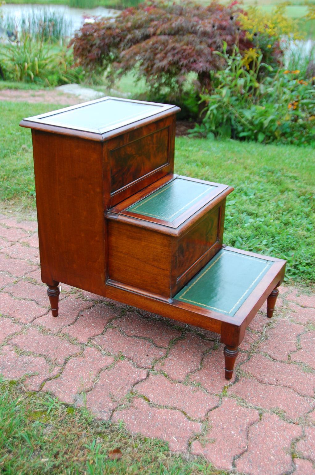 English Regency Period Mahogany Converted Bedstep Commode with Leather Treads In Good Condition For Sale In Wells, ME