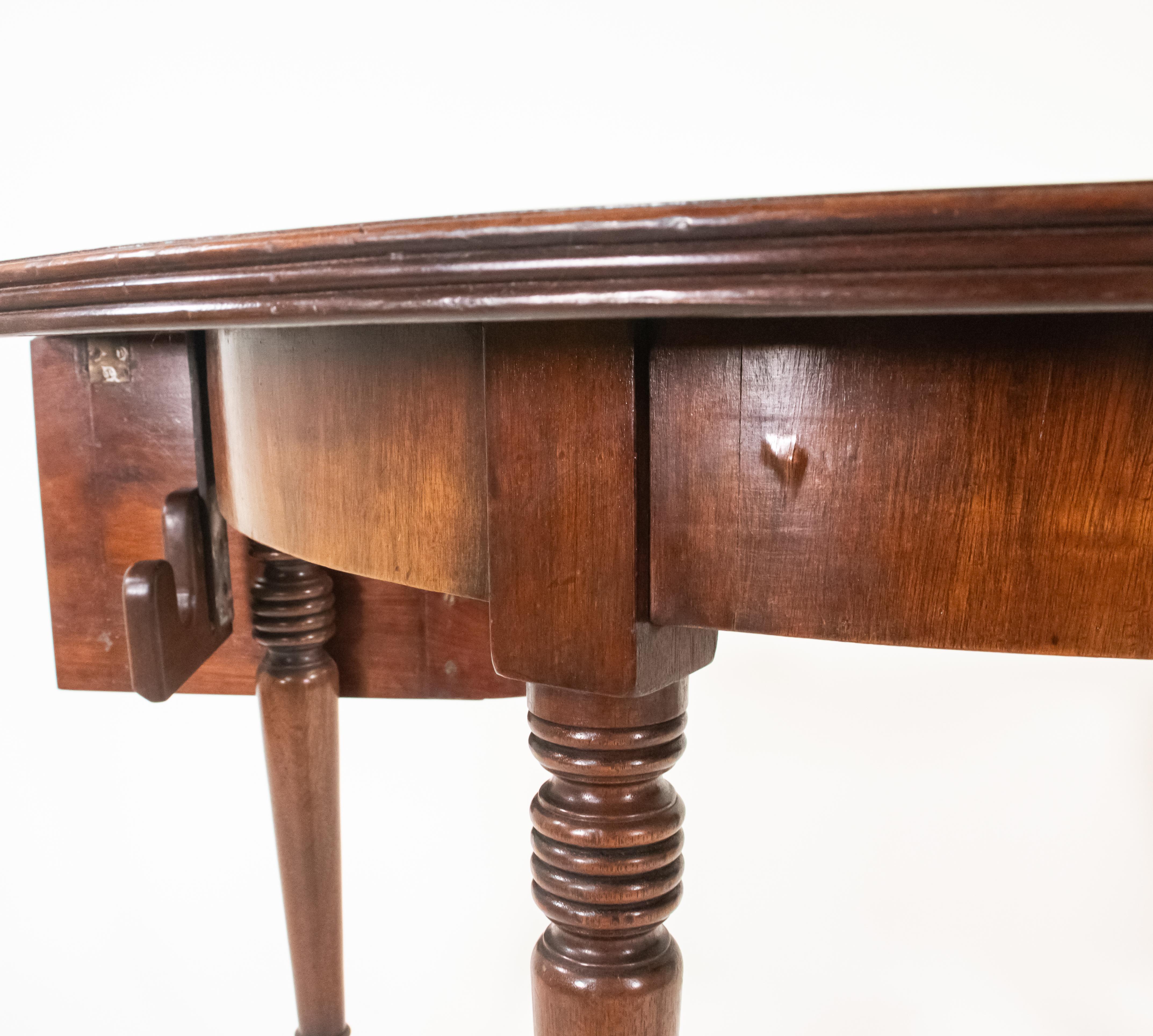 Englischer Mahagoni- Hufeisen- Jagd-Sofatisch aus der Regency-Periode mit maßgefertigter Aufbewahrung im Angebot 3
