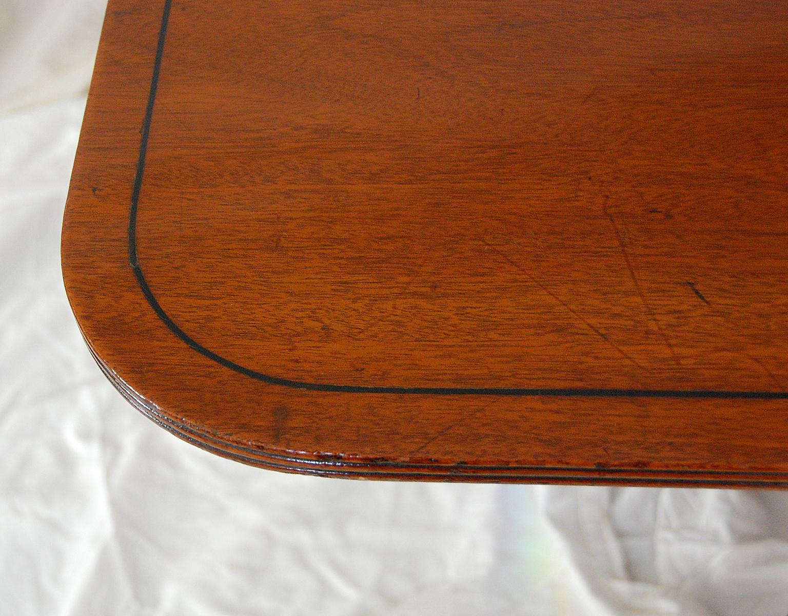 18th Century English Regency Period Mahogany Single Pedestal Dining Table with Ebony Stringin For Sale