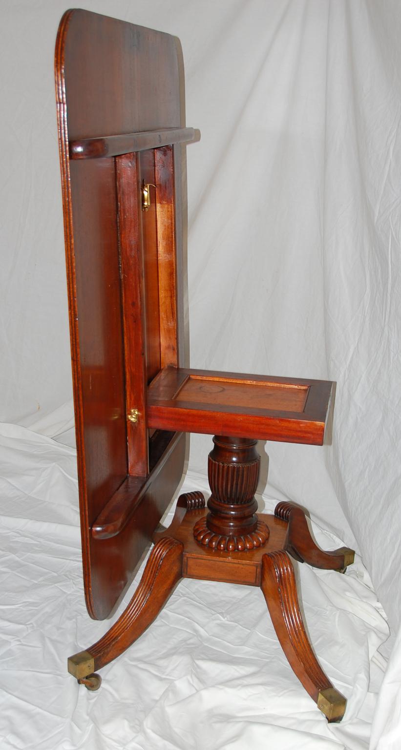English Regency Period Mahogany Single Pedestal Dining Table with Ebony Stringin For Sale 1