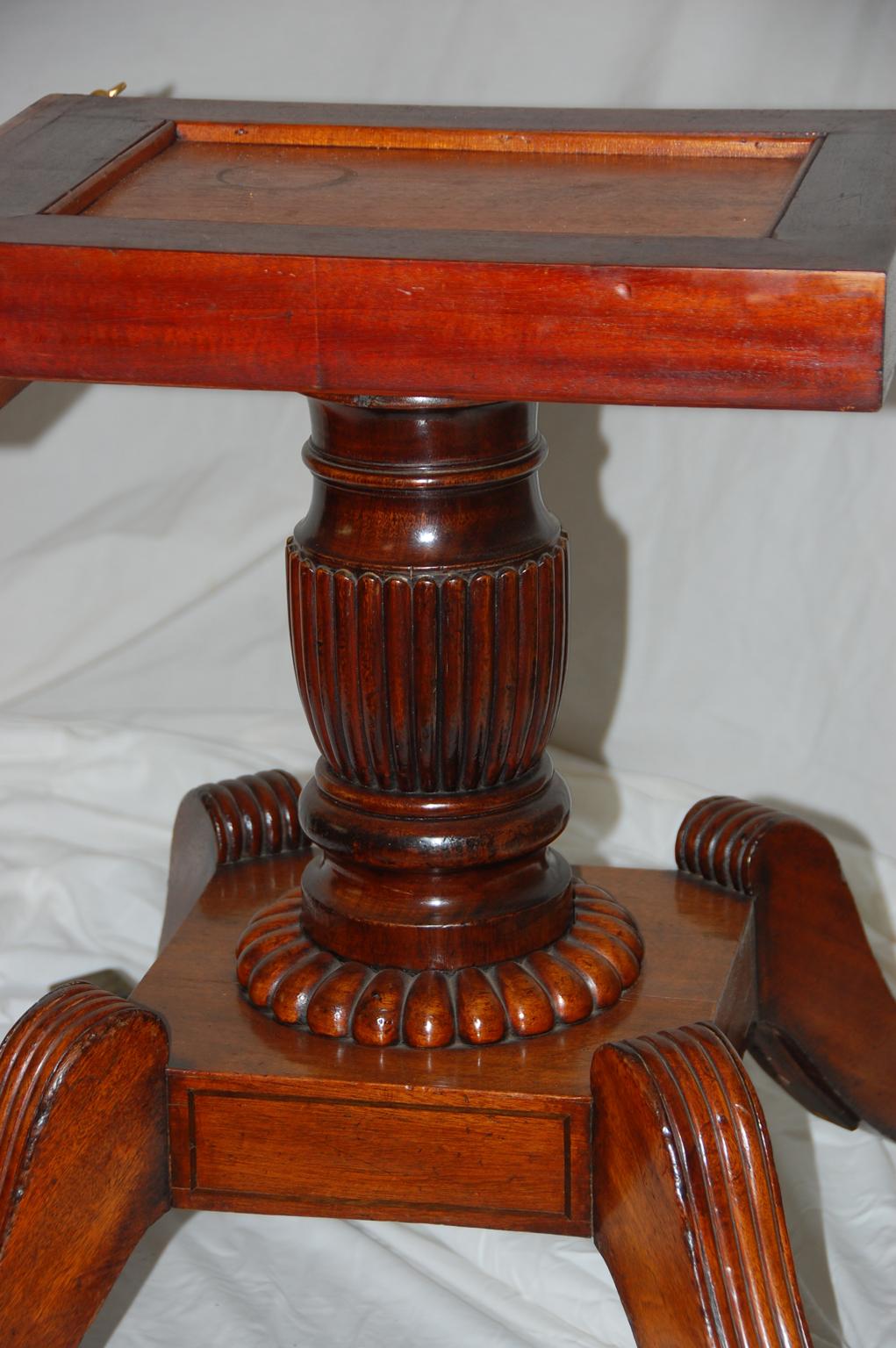English Regency Period Mahogany Single Pedestal Dining Table with Ebony Stringin For Sale 2