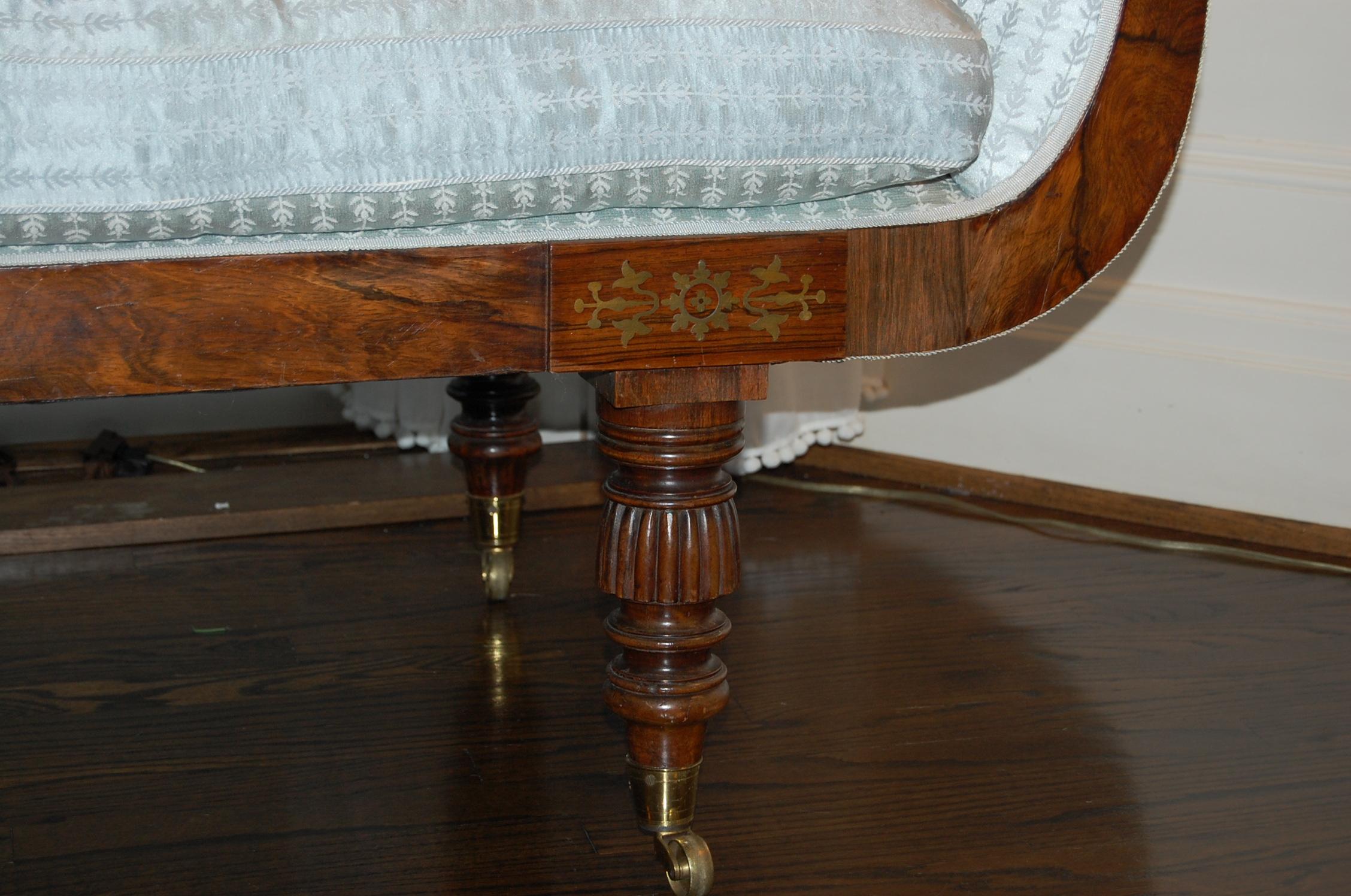 Englischer Recamier aus Palisander mit Messingintarsien aus der Regency-Zeit:: frühes 19 (Rosenholz) im Angebot