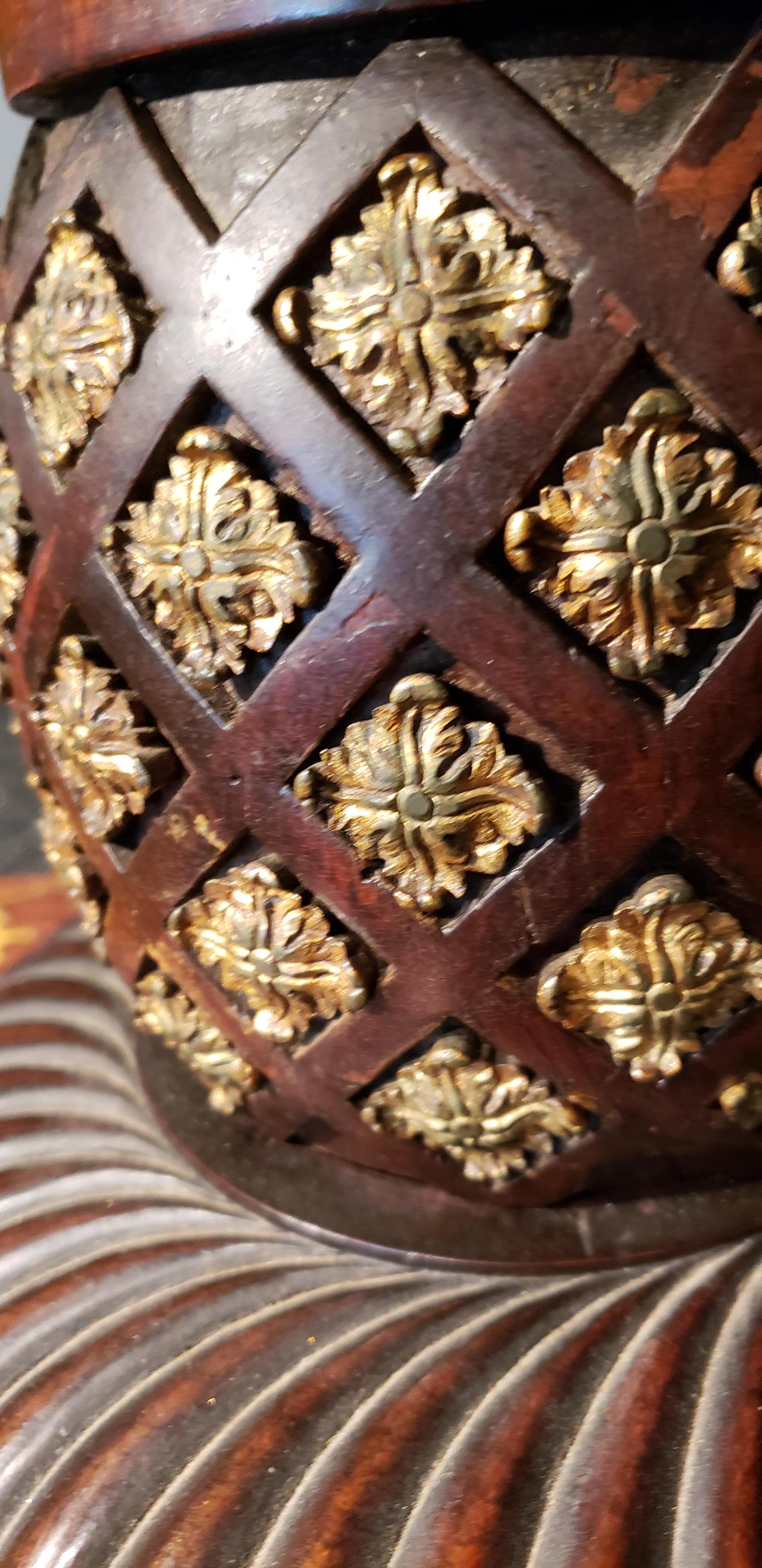 Table à plateau basculant en bois de rose et laiton de la période Régence anglaise en vente 6
