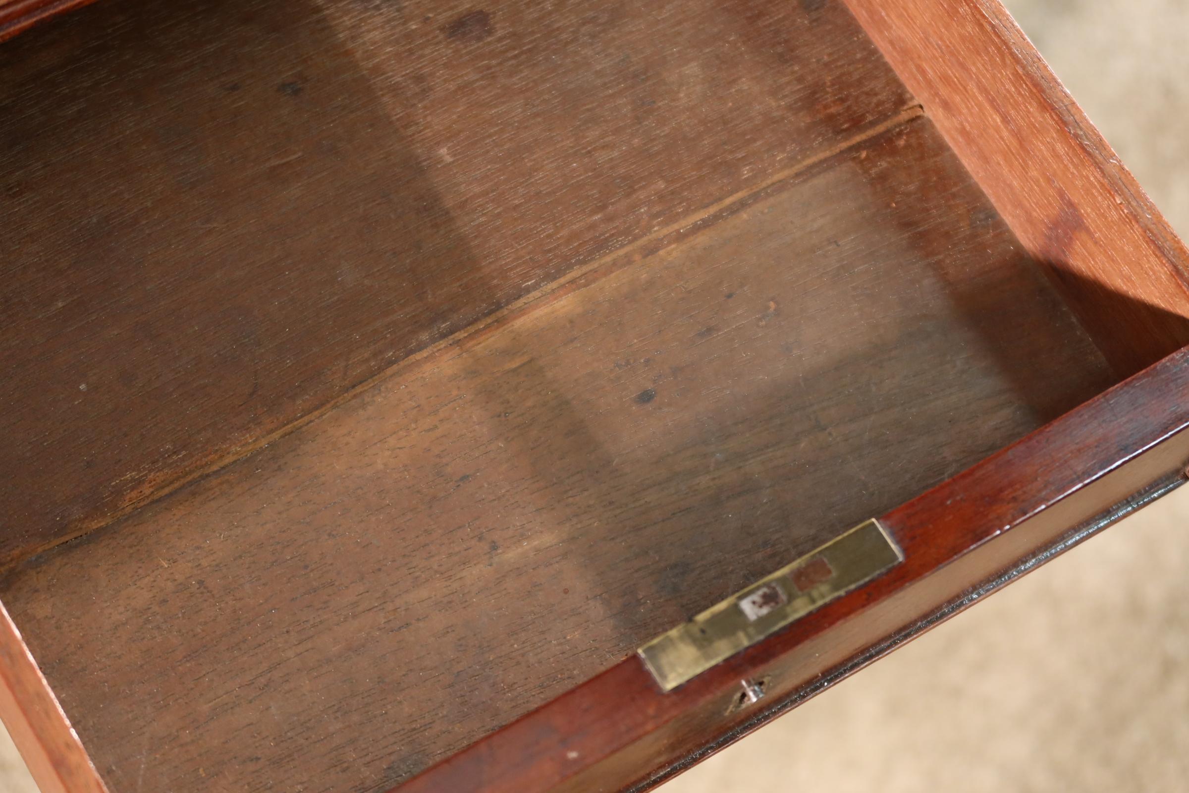 English Regency Period Small Mahogany Drop Leaf Table, circa 1820 For Sale 1