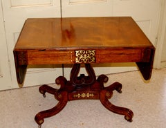 Table de canapé d'époque Régence anglaise en bois de rose, incrustation en laiton, base à piédestal en forme de lyre