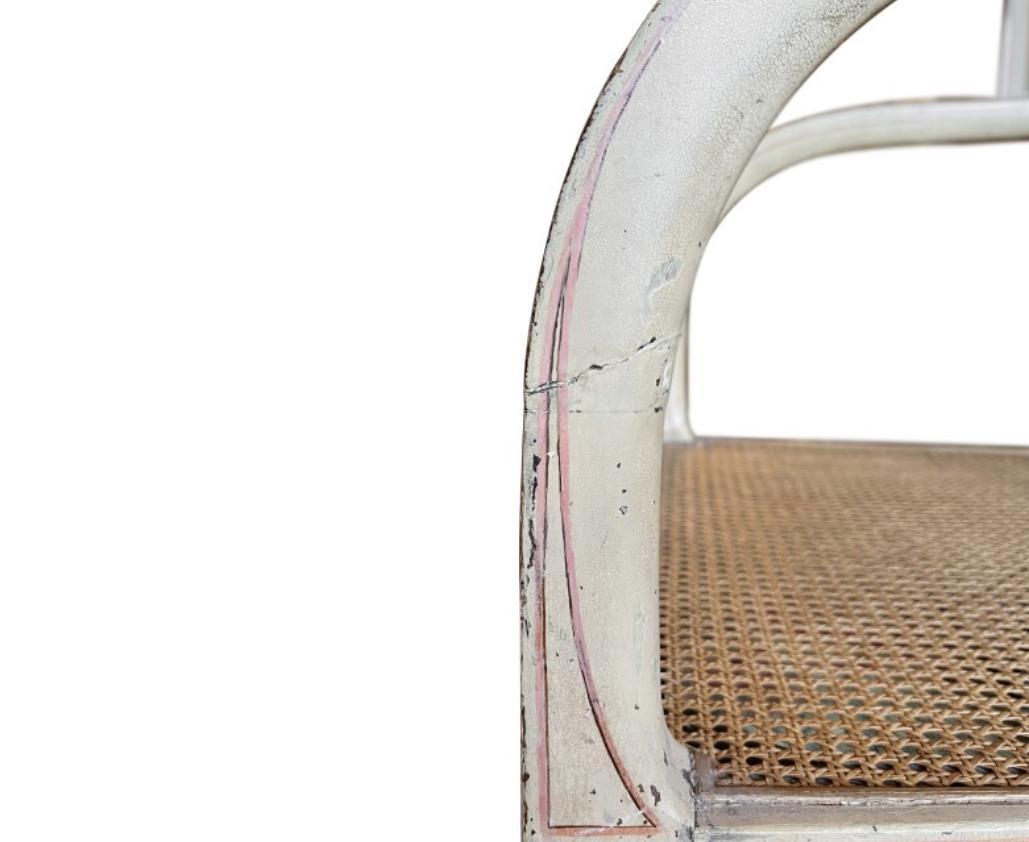 Fauteuil Regency anglais peint en polychrome en vente 1