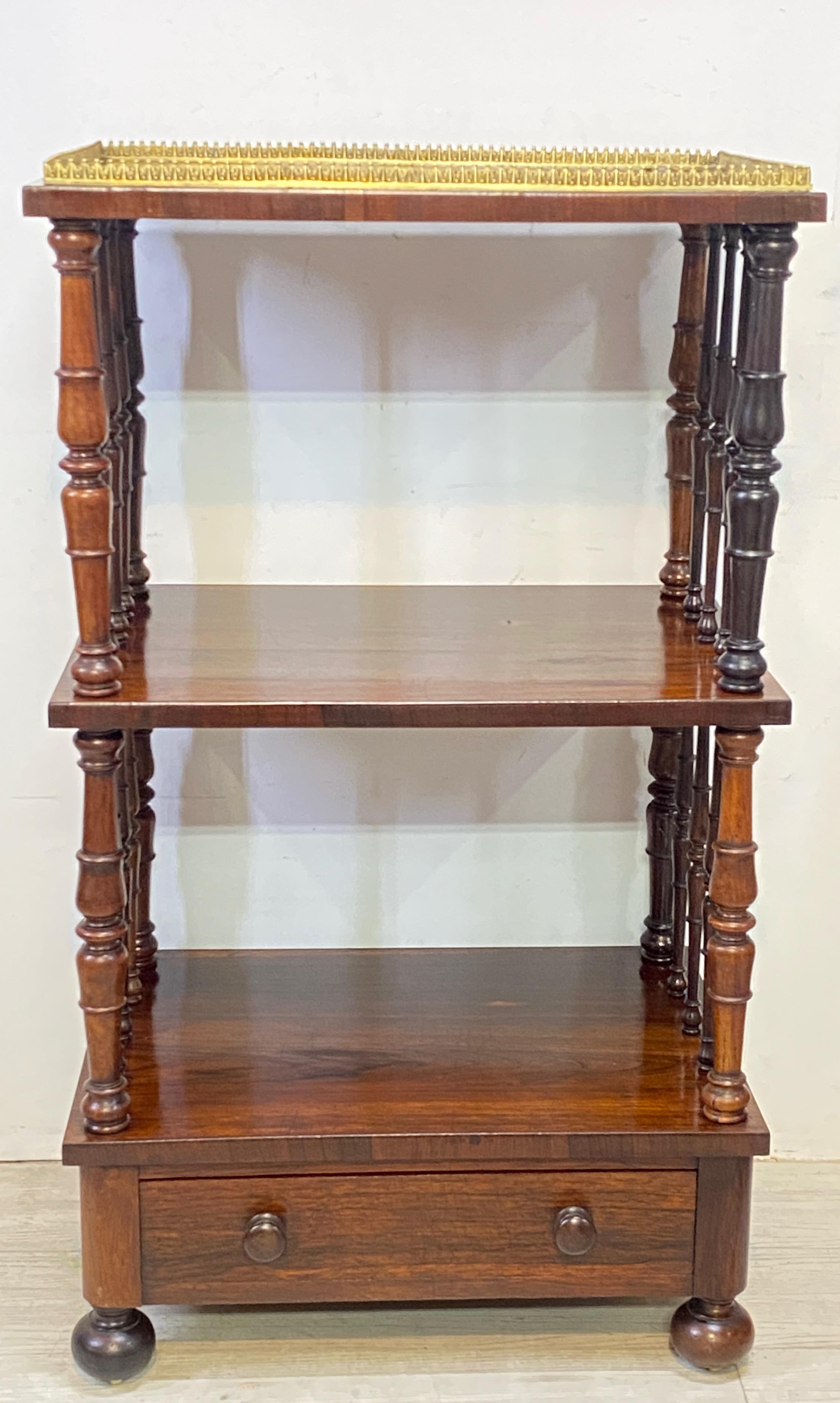 Regency Table de service silencieuse en palissandre et noyer de style Régence anglaise vers 1830 en vente