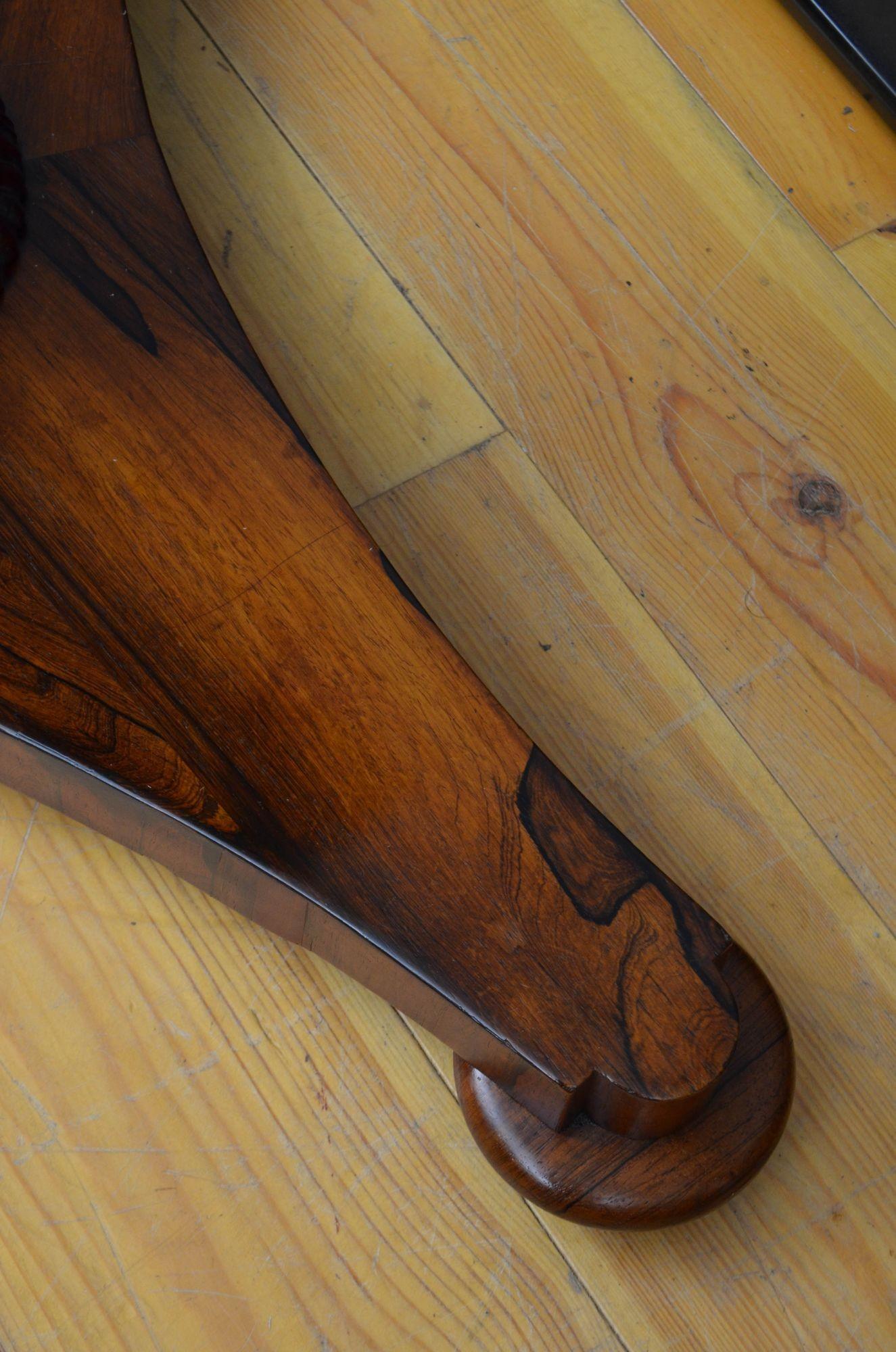 Table centrale anglaise Regency en bois de rose en vente 13