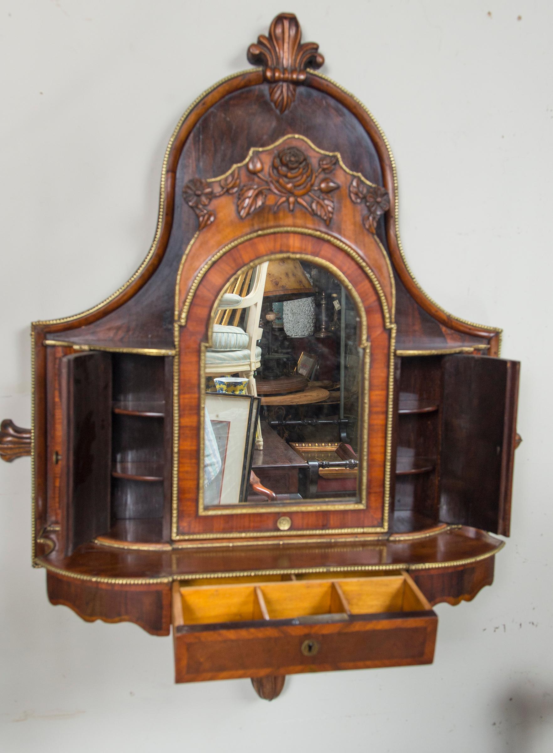 English Regency Rosewood Hanging  Shaving  Mirror In Good Condition For Sale In Woodbury, CT