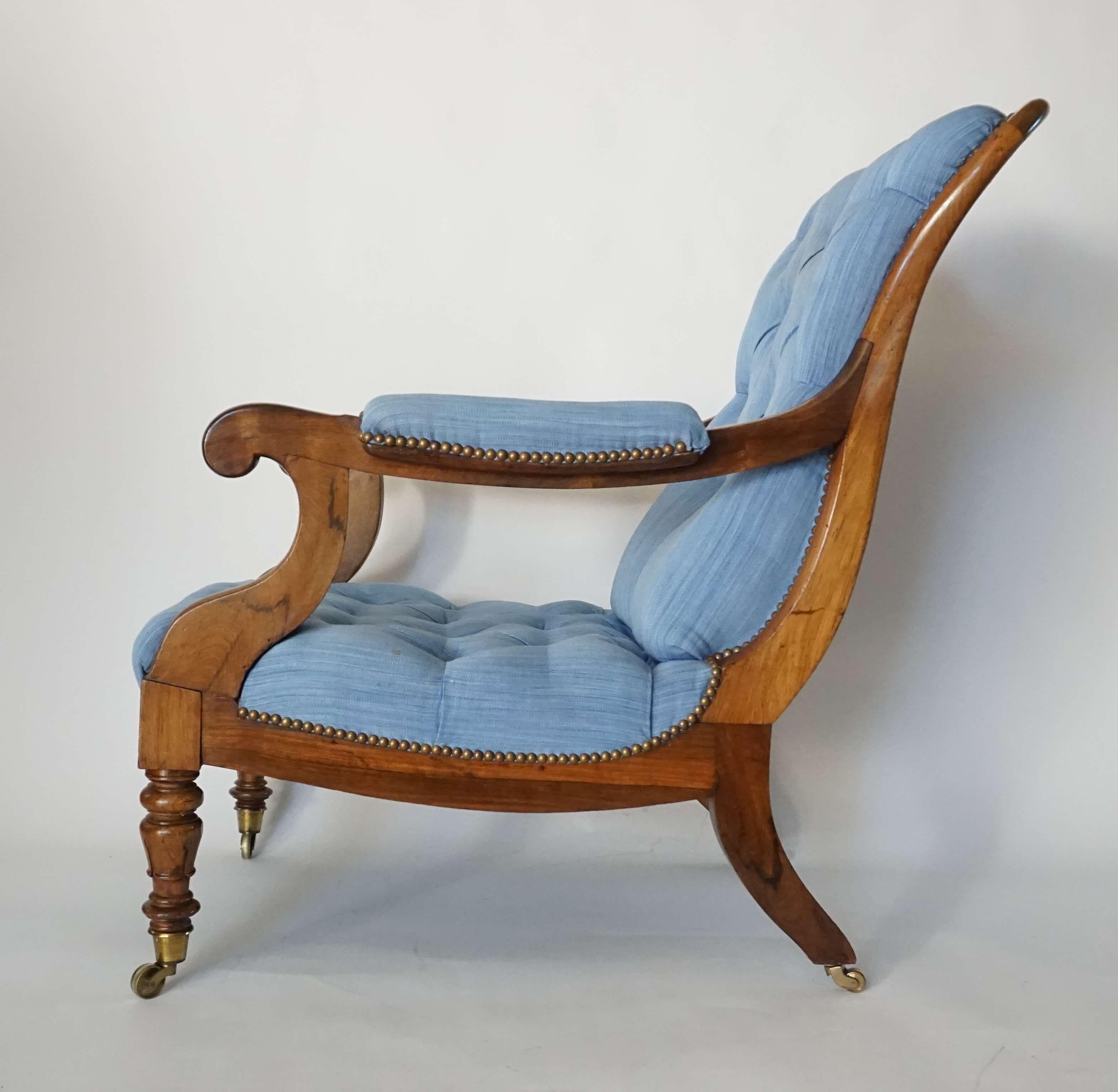 English Regency Solid Walnut Library Chair, circa 1840 In Good Condition In Kinderhook, NY
