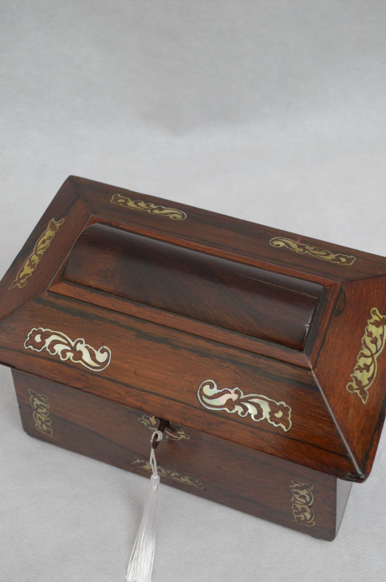 English Regency Rosewood Sarcophagus Jewellery Box In Good Condition For Sale In Whaley Bridge, GB