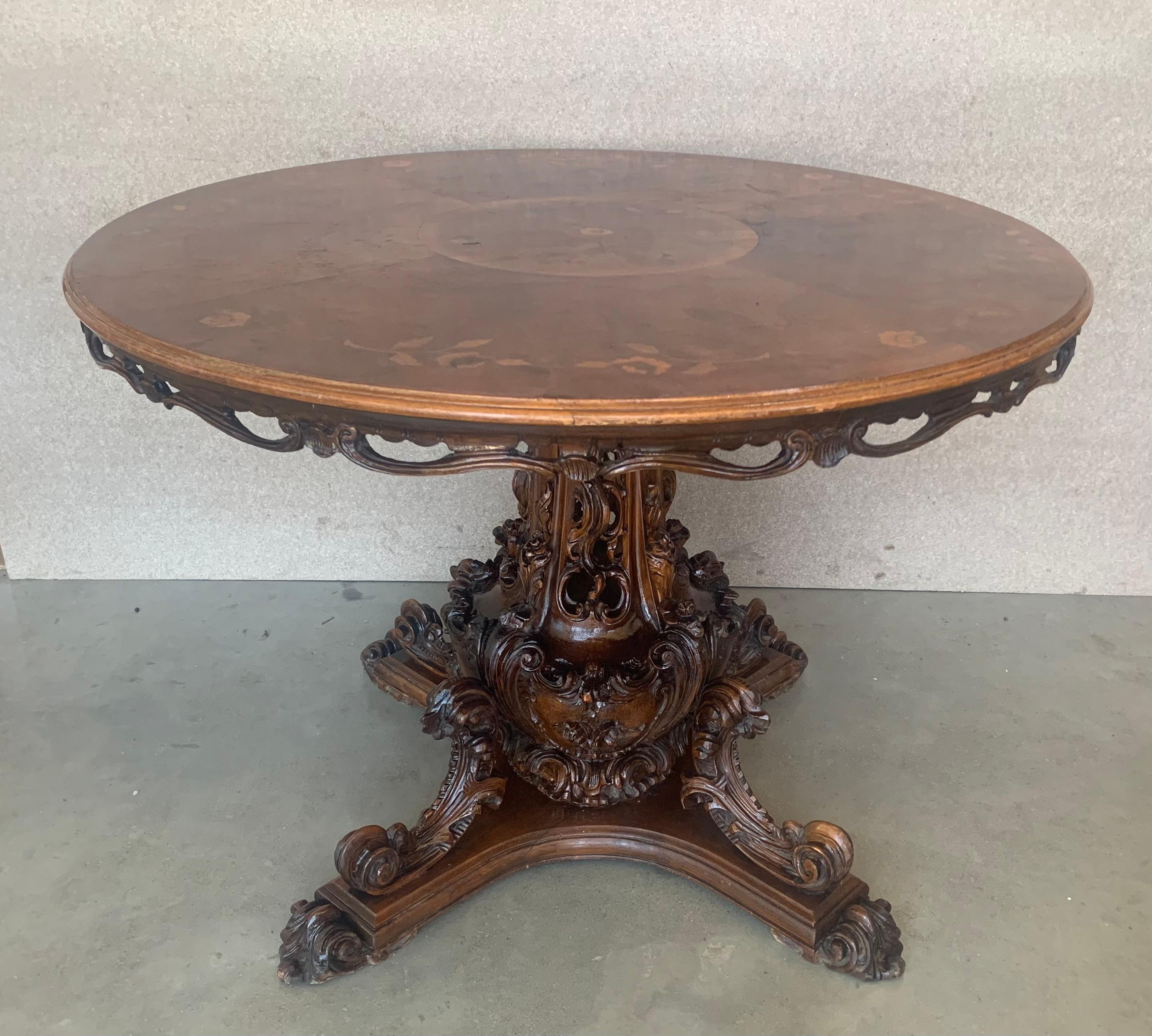 Rococo English Regency Round Table with Carved Center Pedestal in Mahogany, circa 1825