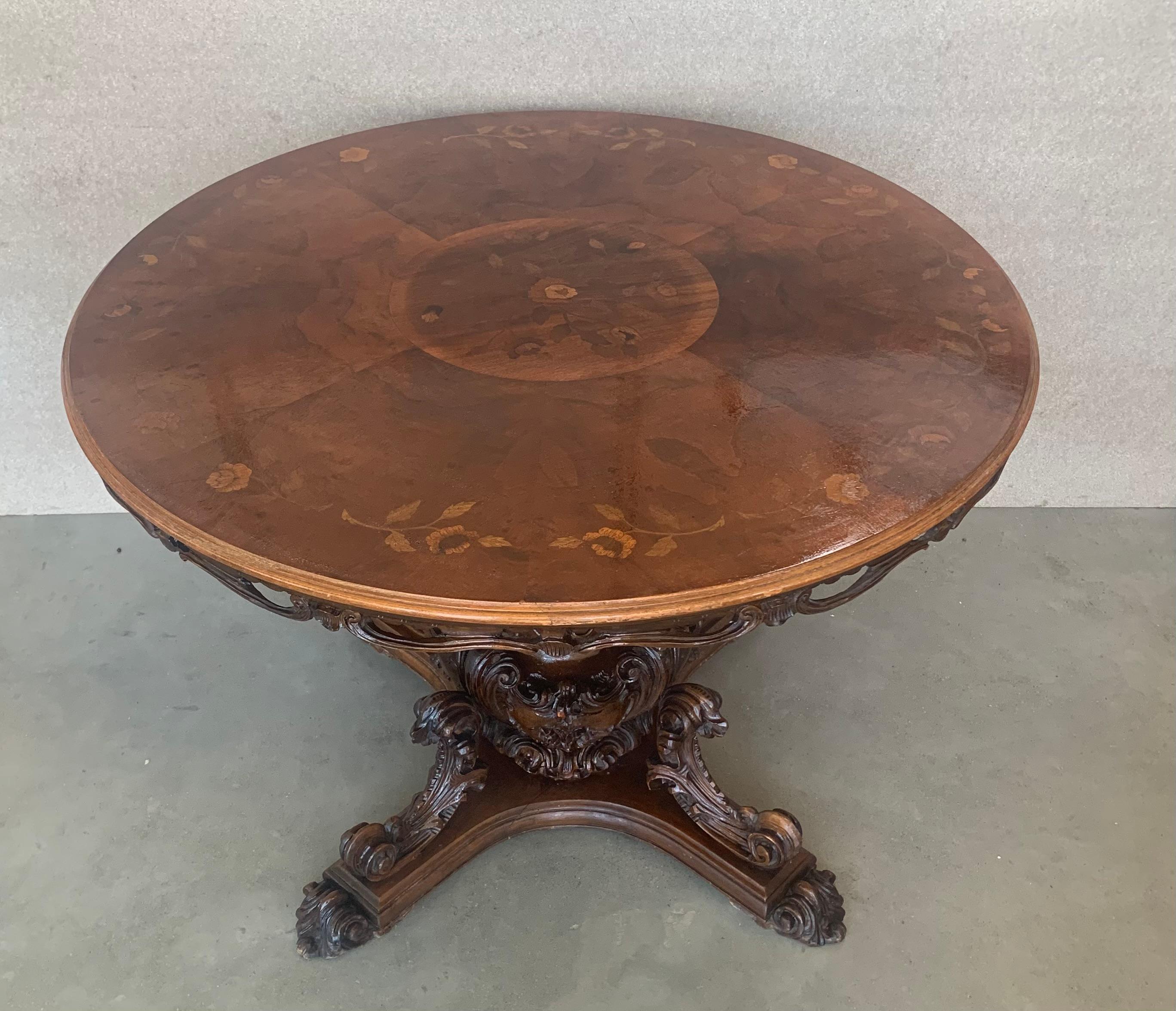 19th Century English Regency Round Table with Carved Center Pedestal in Mahogany, circa 1825