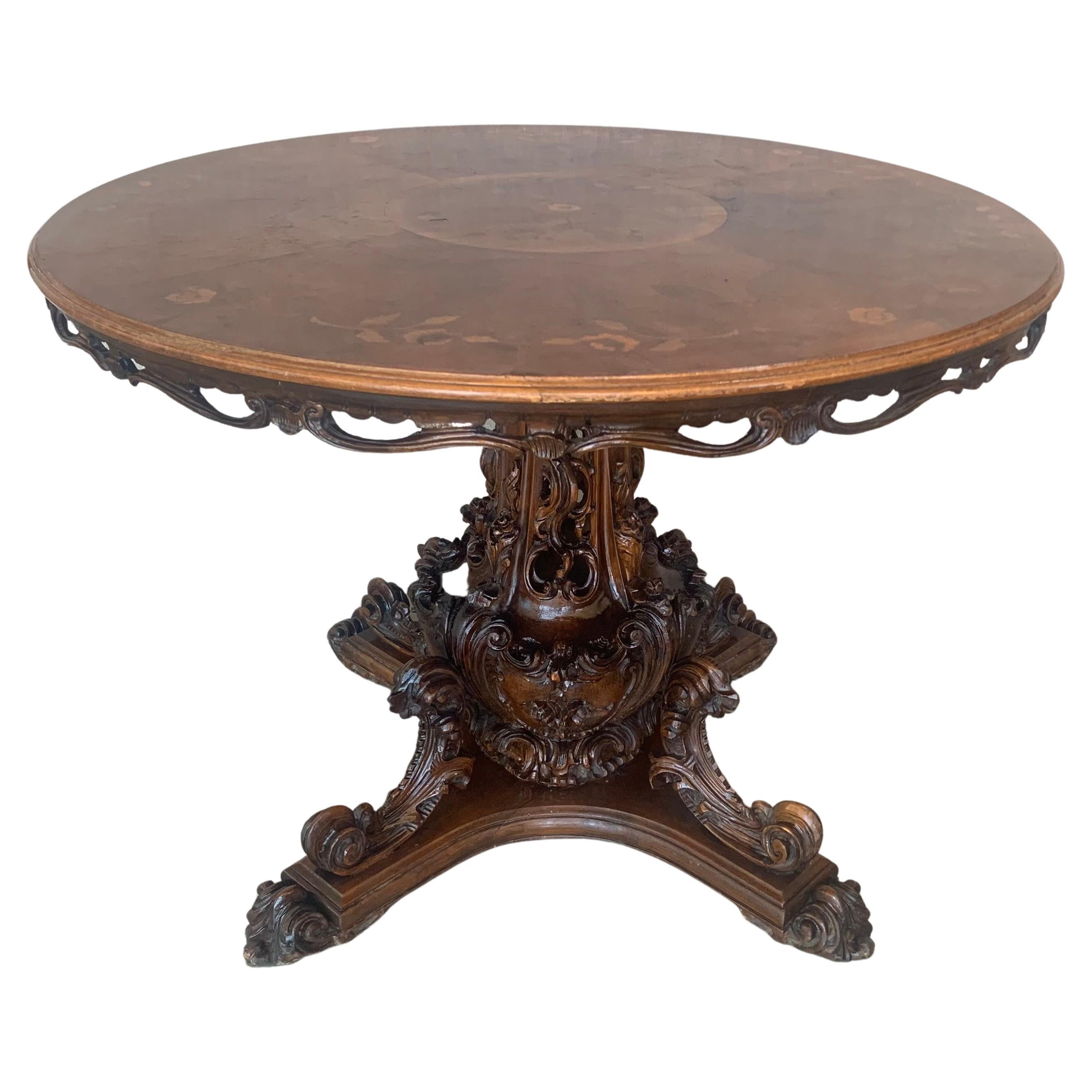English Regency Round Table with Carved Center Pedestal in Mahogany, circa 1825