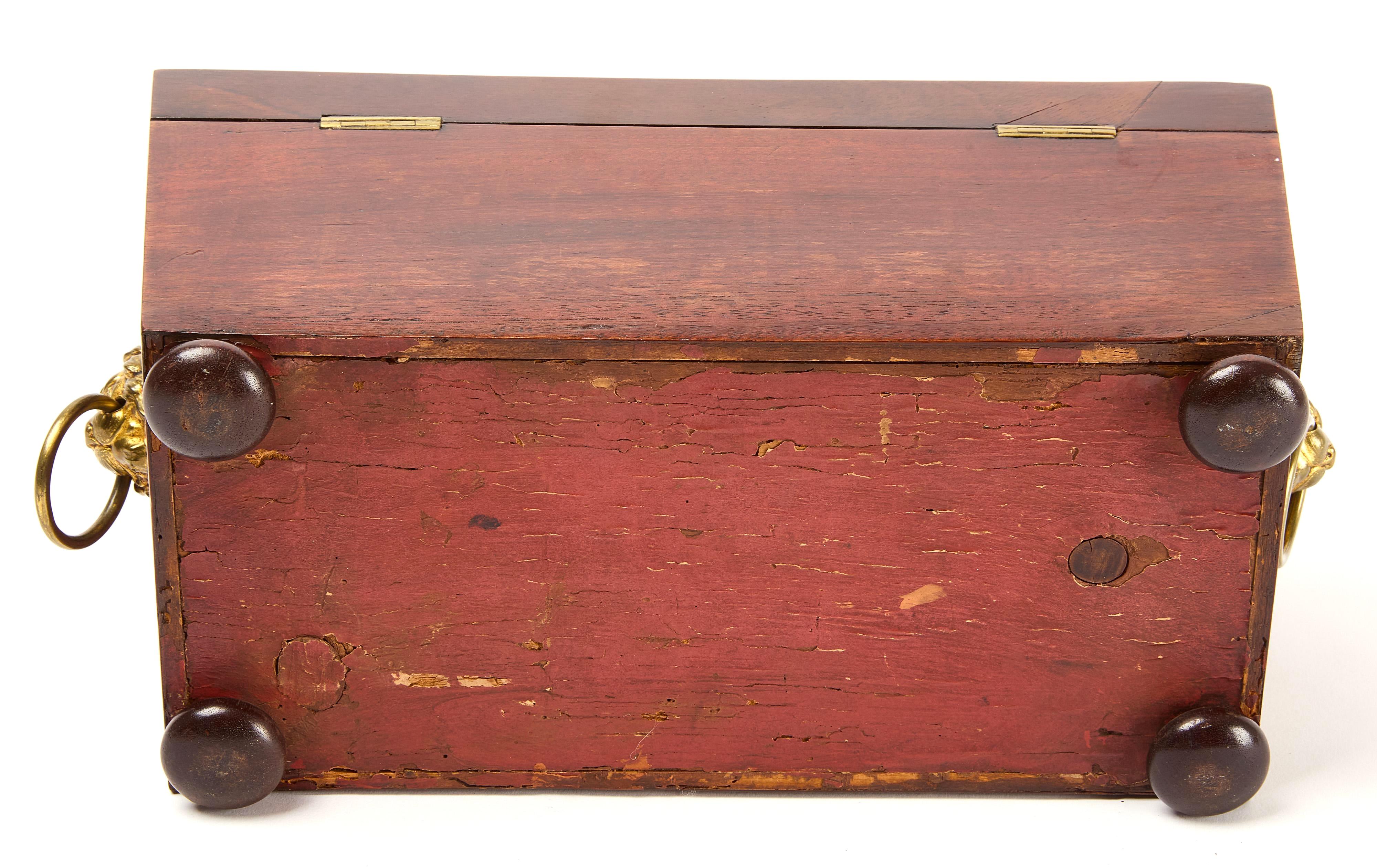 Acajou Boîte à thé de style English Regency en forme de sarcophage en vente
