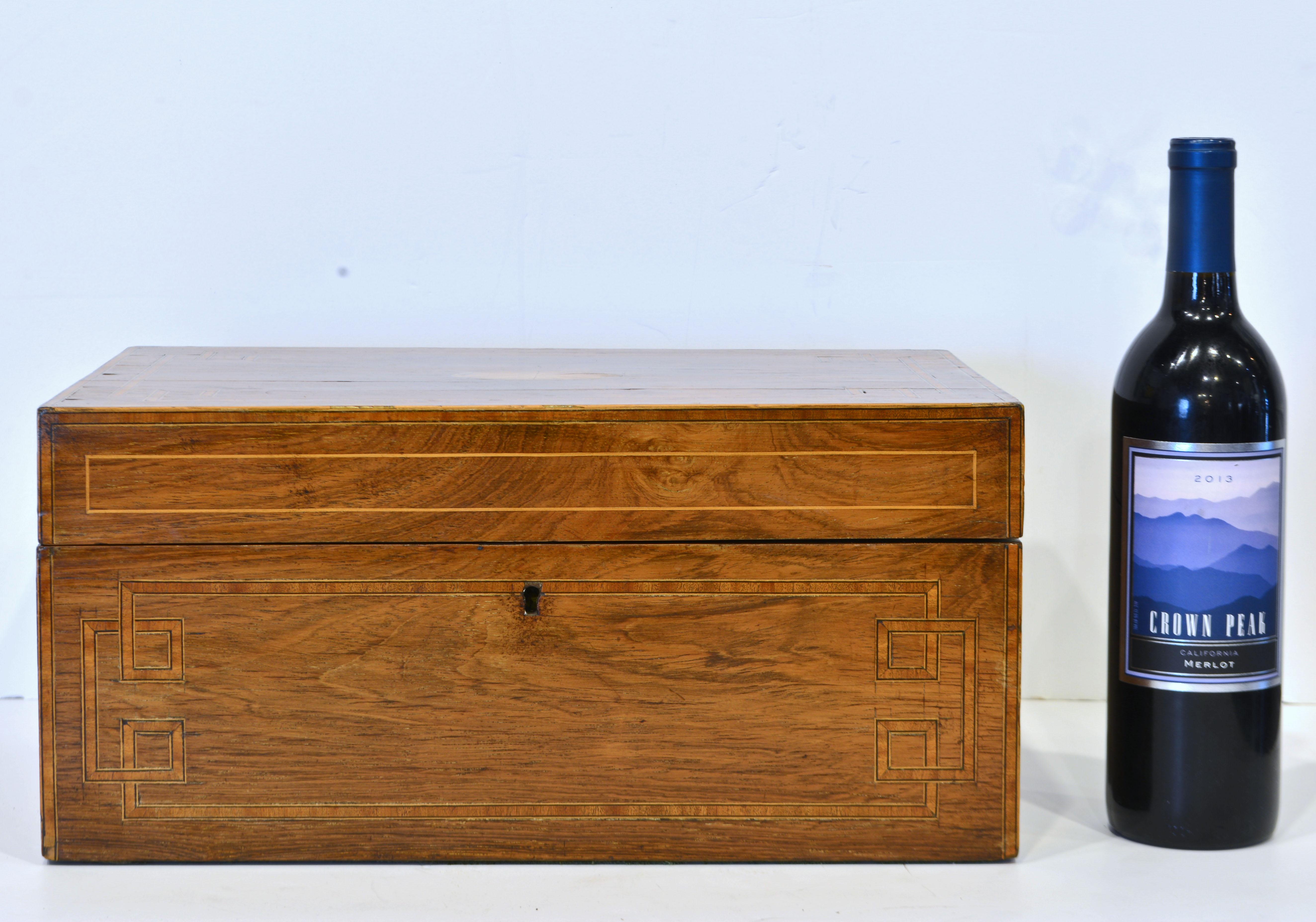 English Regency Satinwood and Mahogany Table Box with Fitted Interior Circa 1820 In Good Condition In Ft. Lauderdale, FL