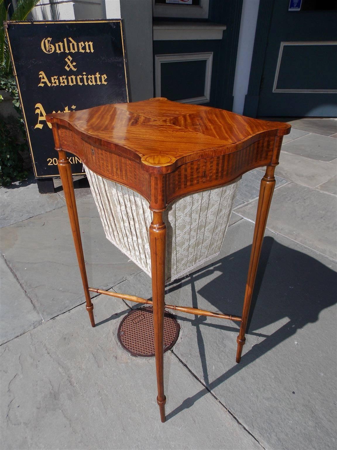 English Regency Satinwood Outset Corner Hinged Sewing Stand, Circa 1800 In Excellent Condition For Sale In Hollywood, SC