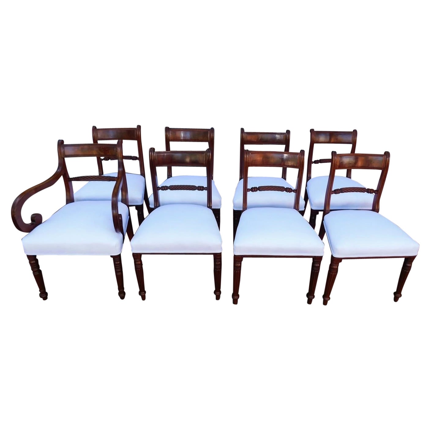 Set di otto sedie da sala da pranzo in mogano inglese con gambe in canna, 1810 ca. in vendita