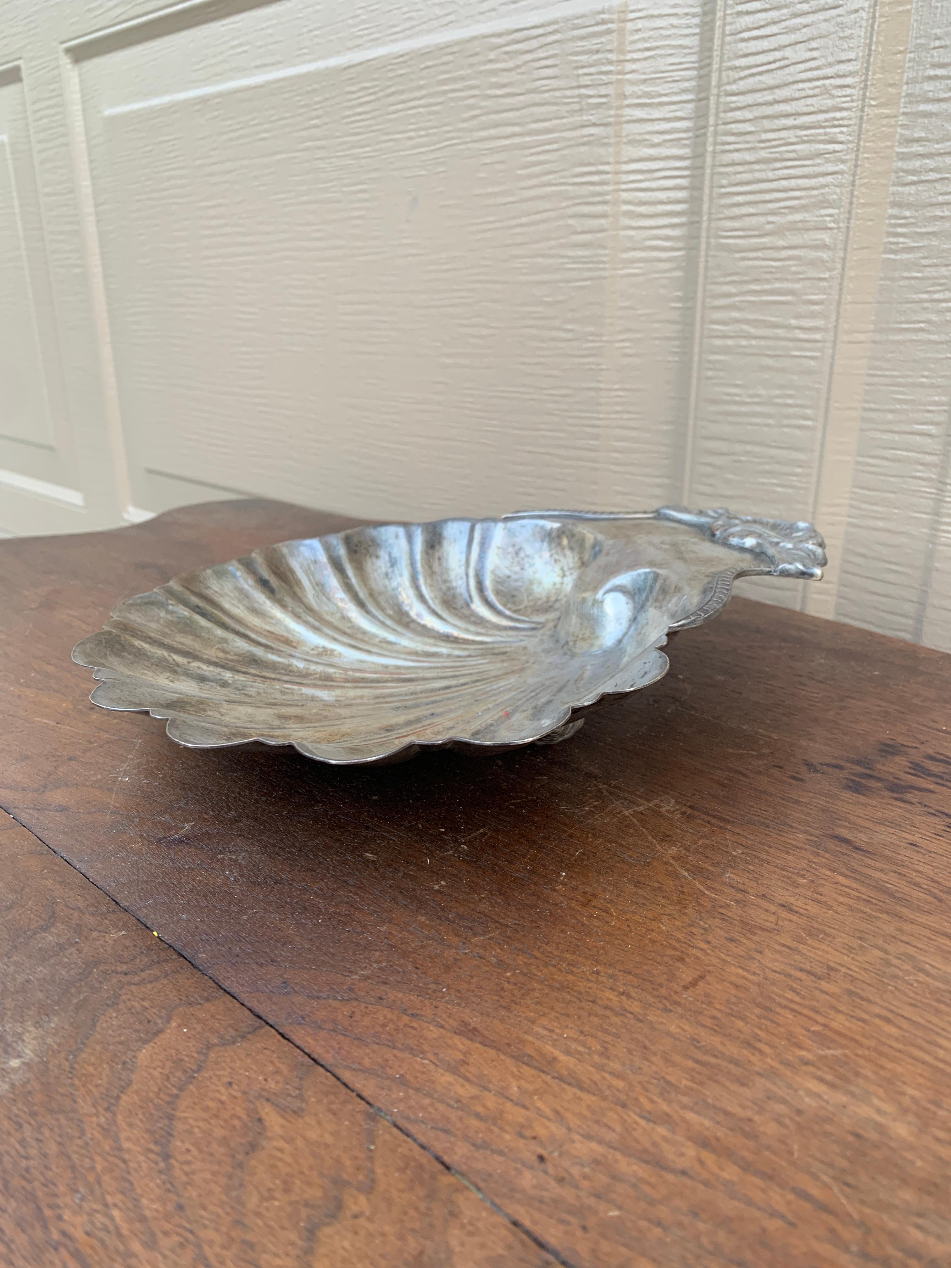 Regency Plat de service à palourdes en argent de style Régence anglaise en vente
