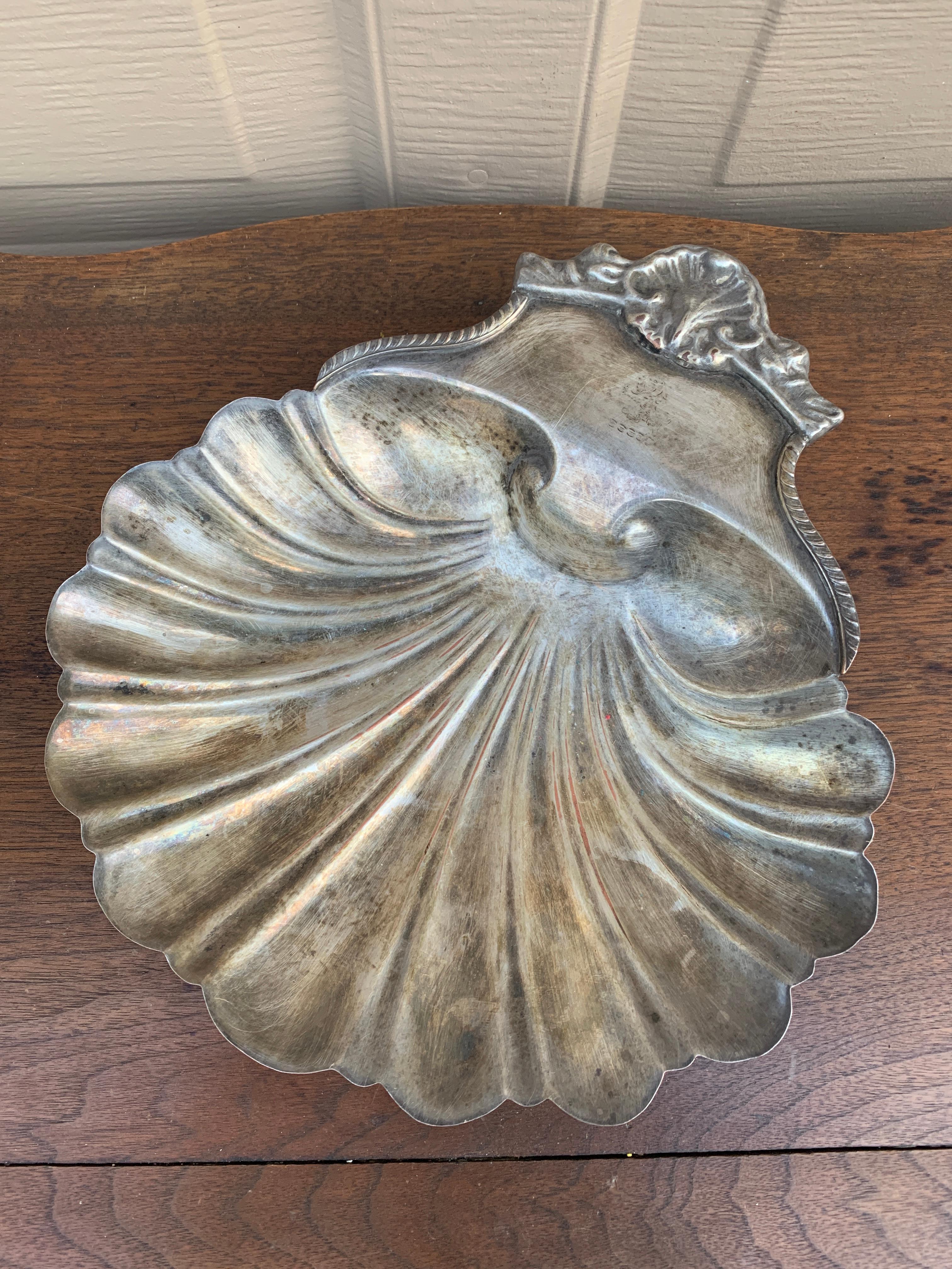 Plat de service à palourdes en argent de style Régence anglaise Bon état - En vente à Elkhart, IN