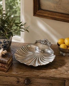 Plat de service à palourdes en argent de style Régence anglaise