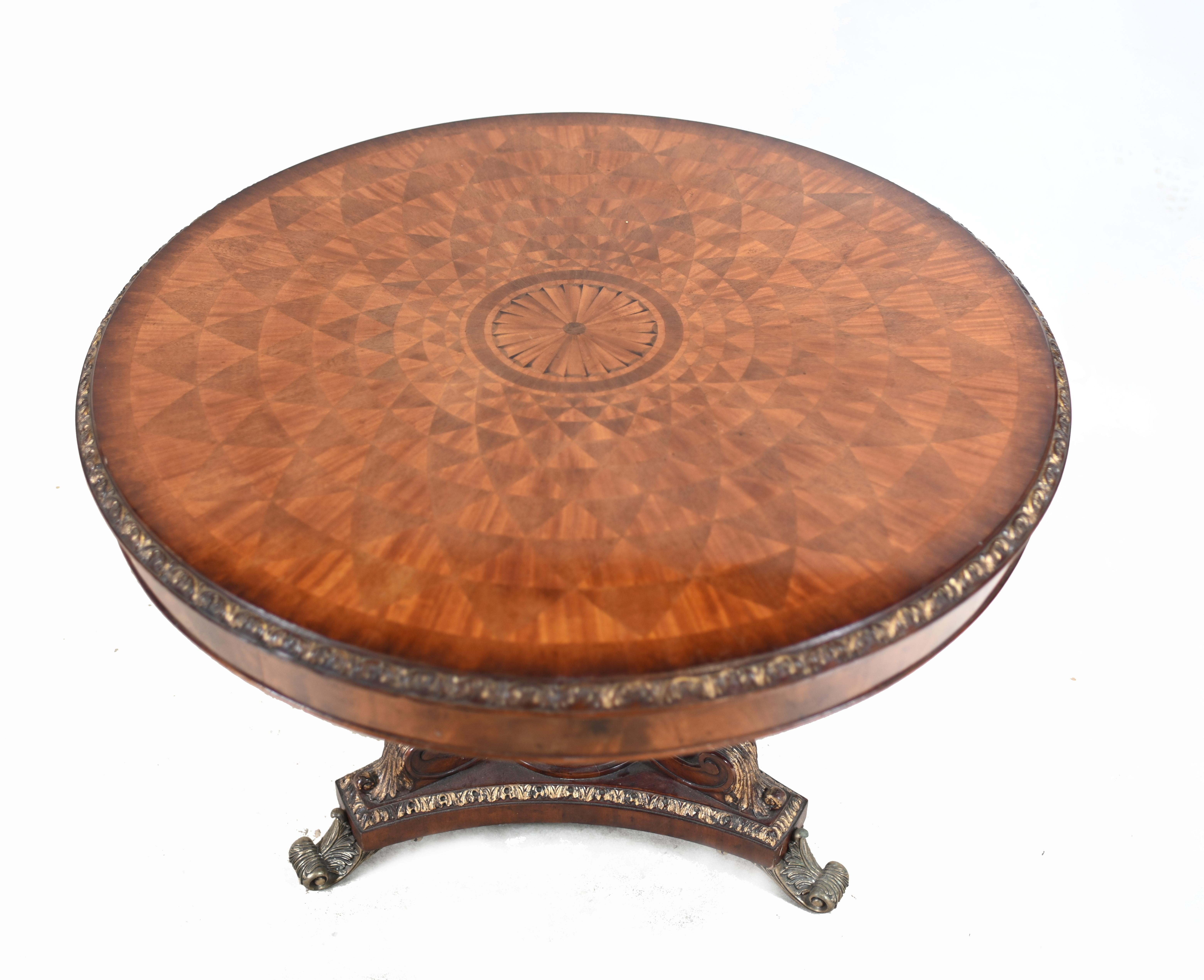 Englisch Regency Spyrograph Centre Table Runde Esstische (Ende des 20. Jahrhunderts) im Angebot