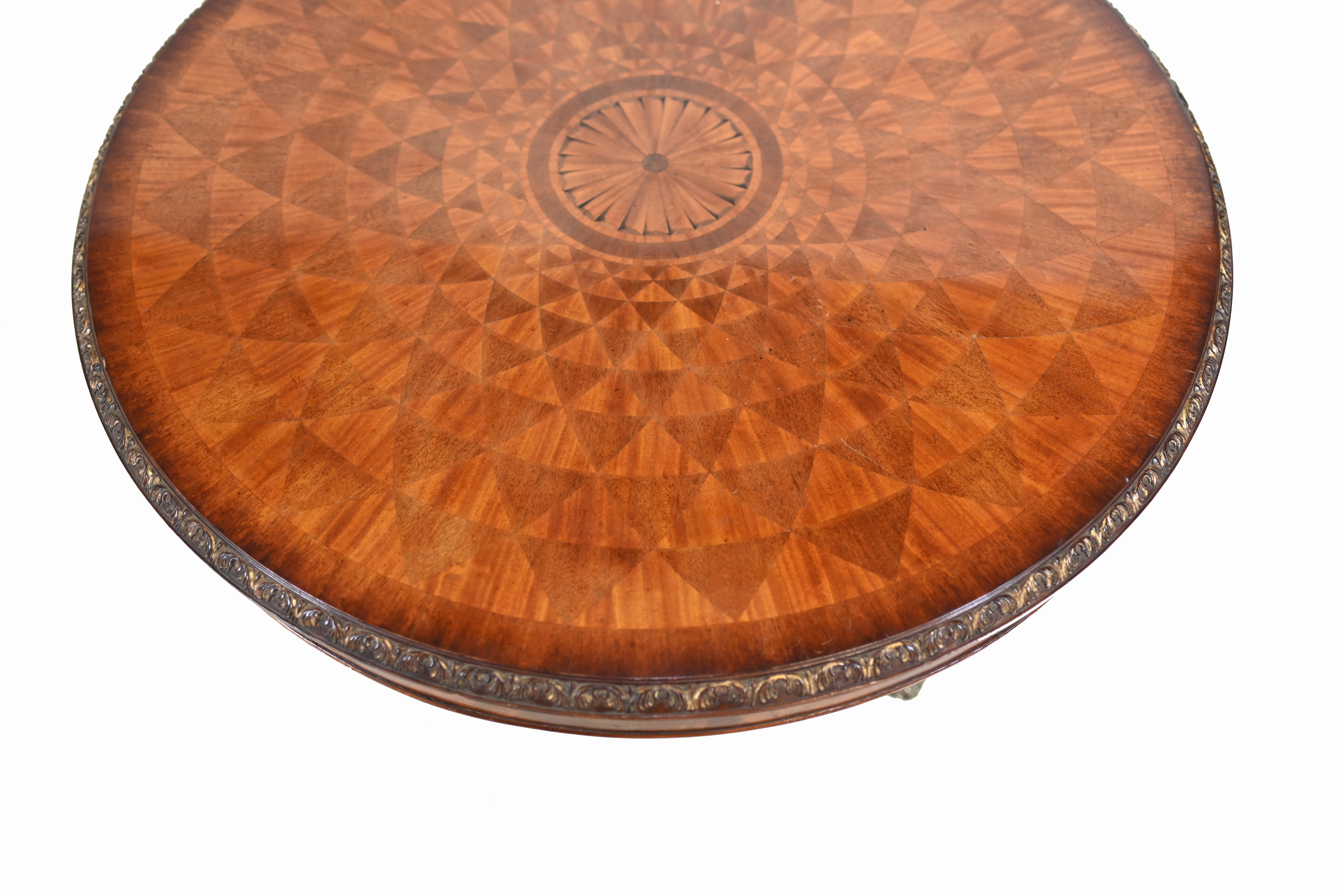 Englisch Regency Spyrograph Centre Table Runde Esstische im Angebot 1