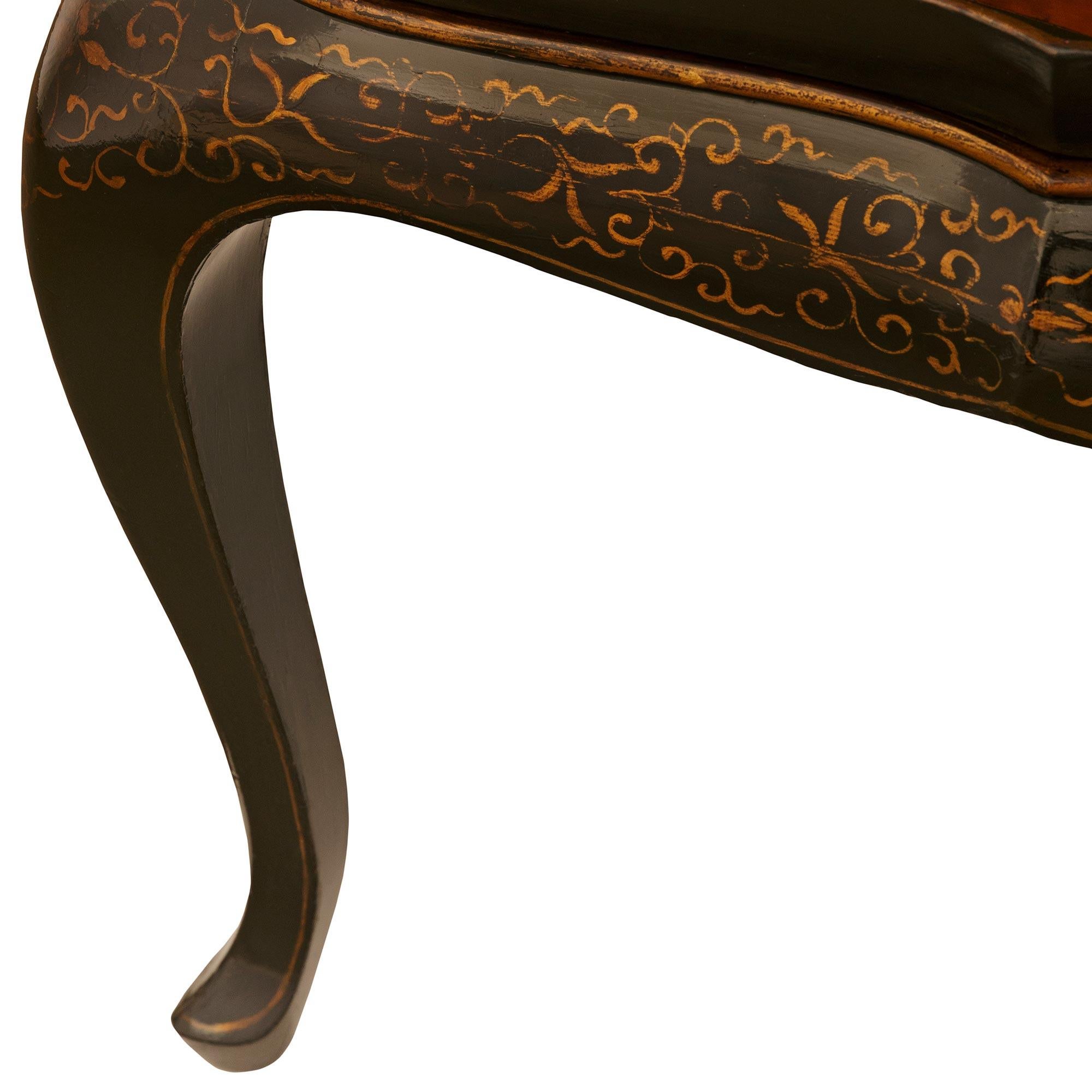 English Regency st. Lacquer and Gilt coffee table removable tray For Sale 2
