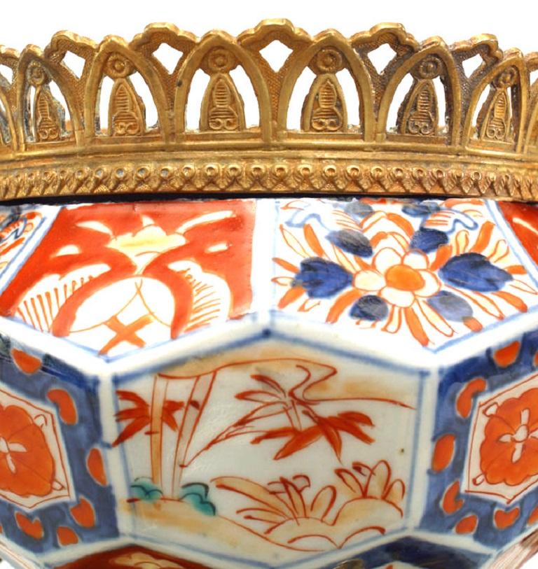 English Regency Style 19th Century Imari Porcelain Centerpiece In Good Condition For Sale In New York, NY