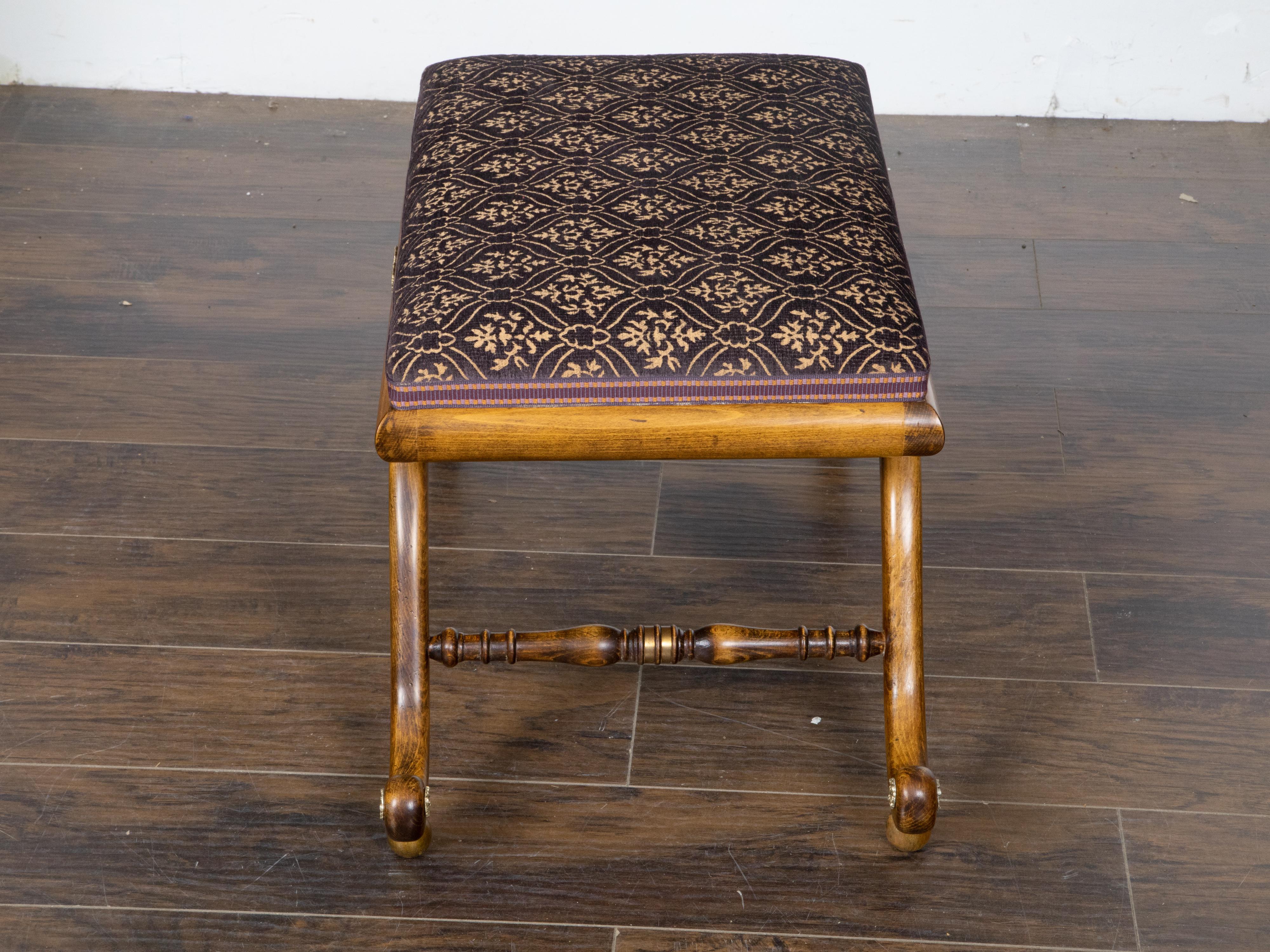 English Regency Style 19th Century Mahogany Stool Curving Legs and Gilt Accents In Good Condition For Sale In Atlanta, GA